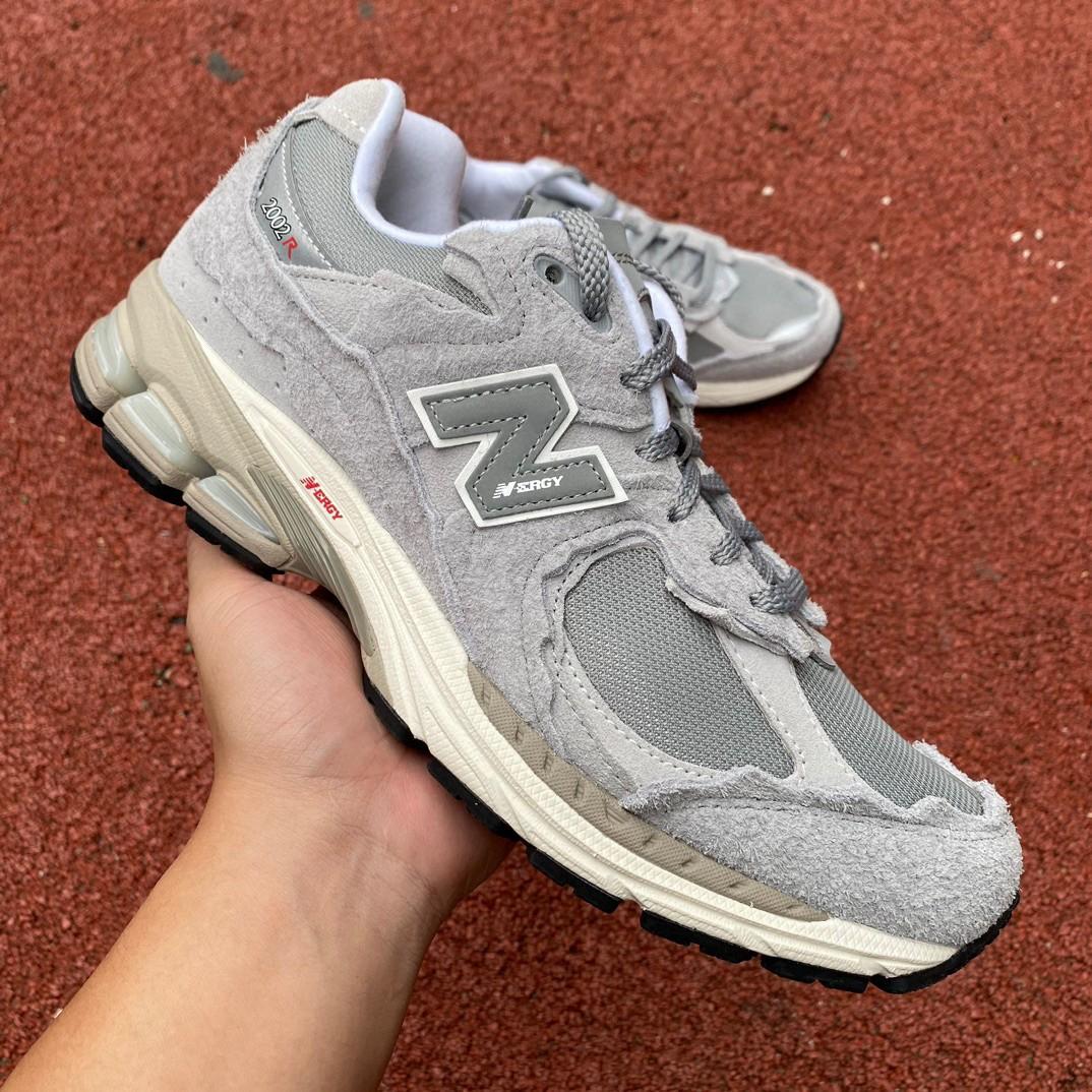 New Balance 2002R Sneakers        M2002RDM - DesignerGu