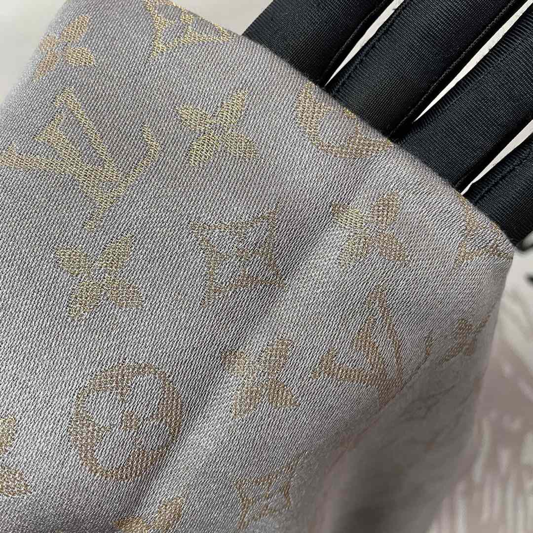 Louis Vuitton Silk Scarf Monogram Shine - DesignerGu