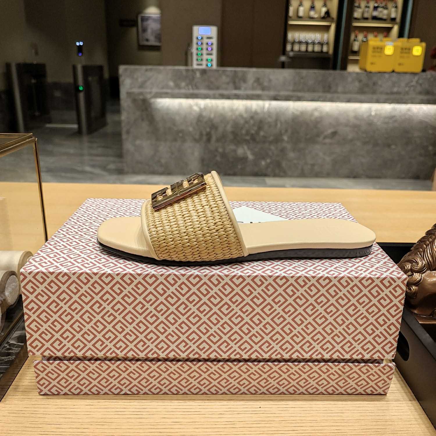 Givenchy 4G Flat Mules In Raffia - DesignerGu