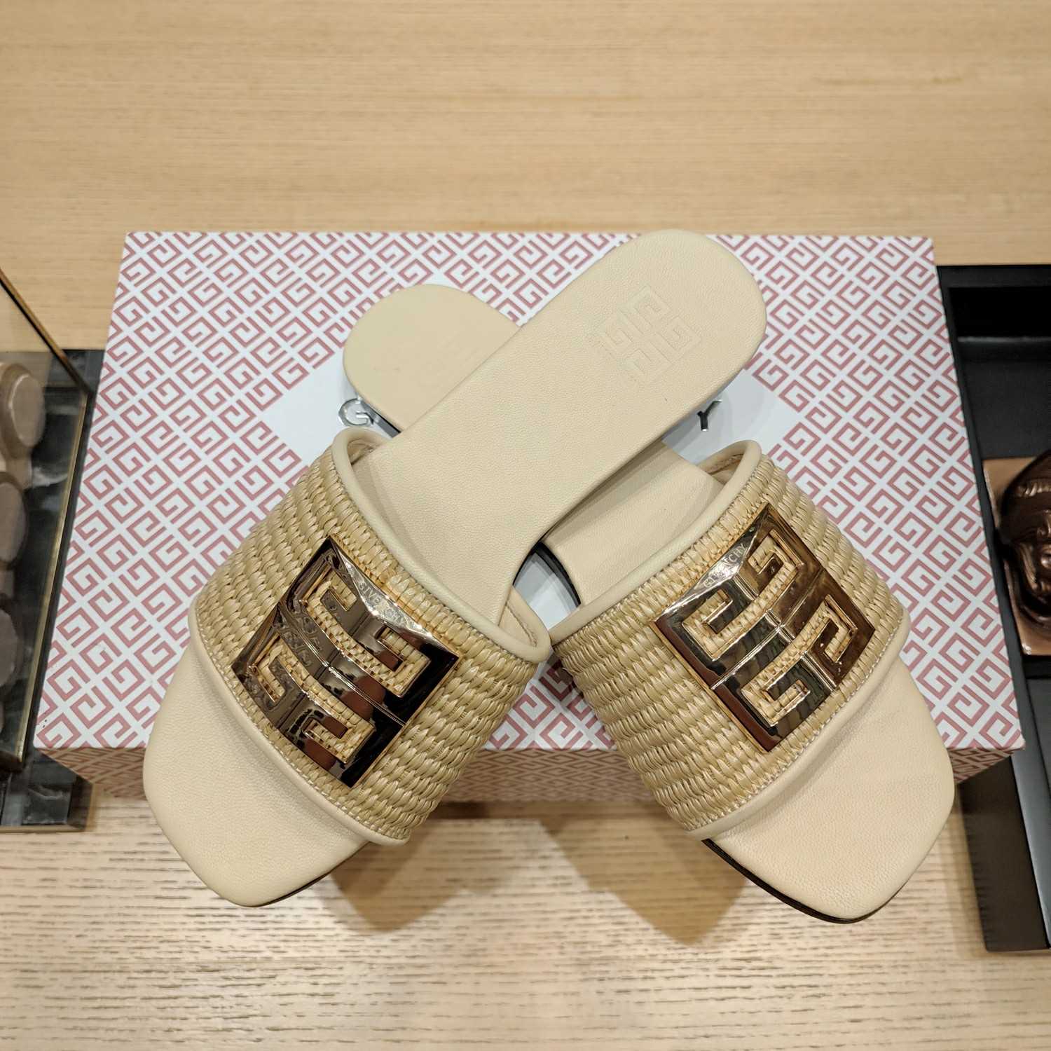 Givenchy 4G Flat Mules In Raffia - DesignerGu