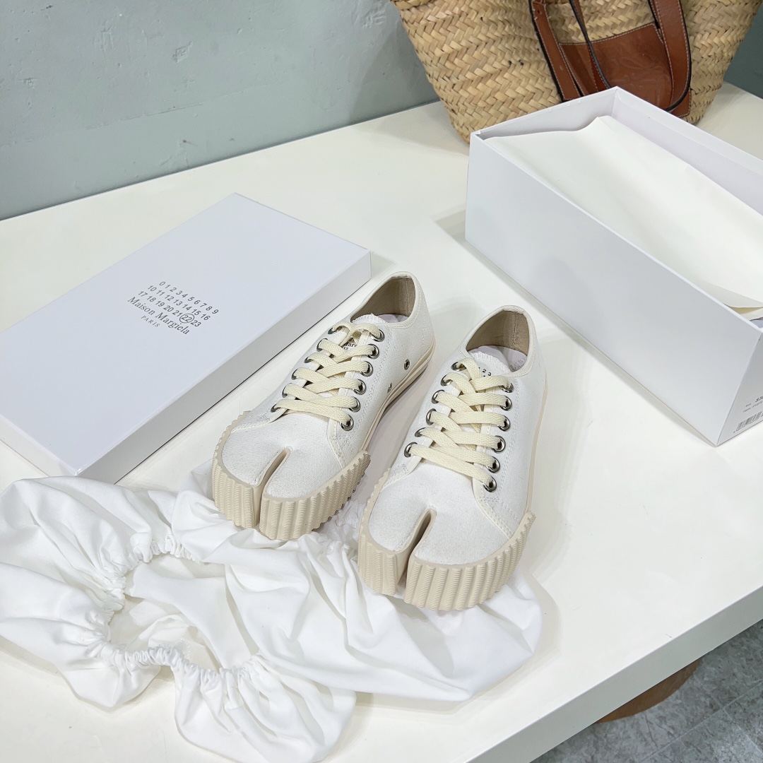 Maison Margiela Tabi Leather Sneakers - DesignerGu