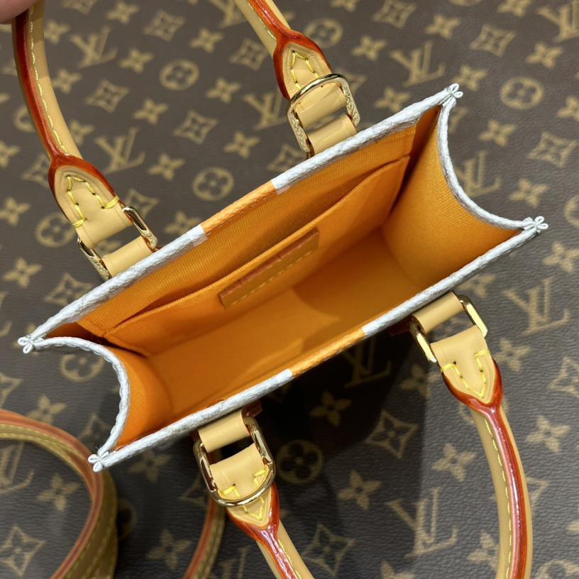 Louis Vuitton Petit Sac Plat(14 x 17 x 5cm)   M23615 - DesignerGu