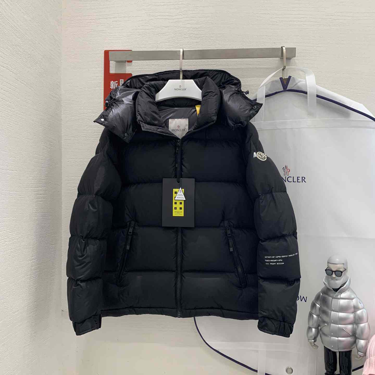 Moncler Acanthus Short Down Jacket - DesignerGu