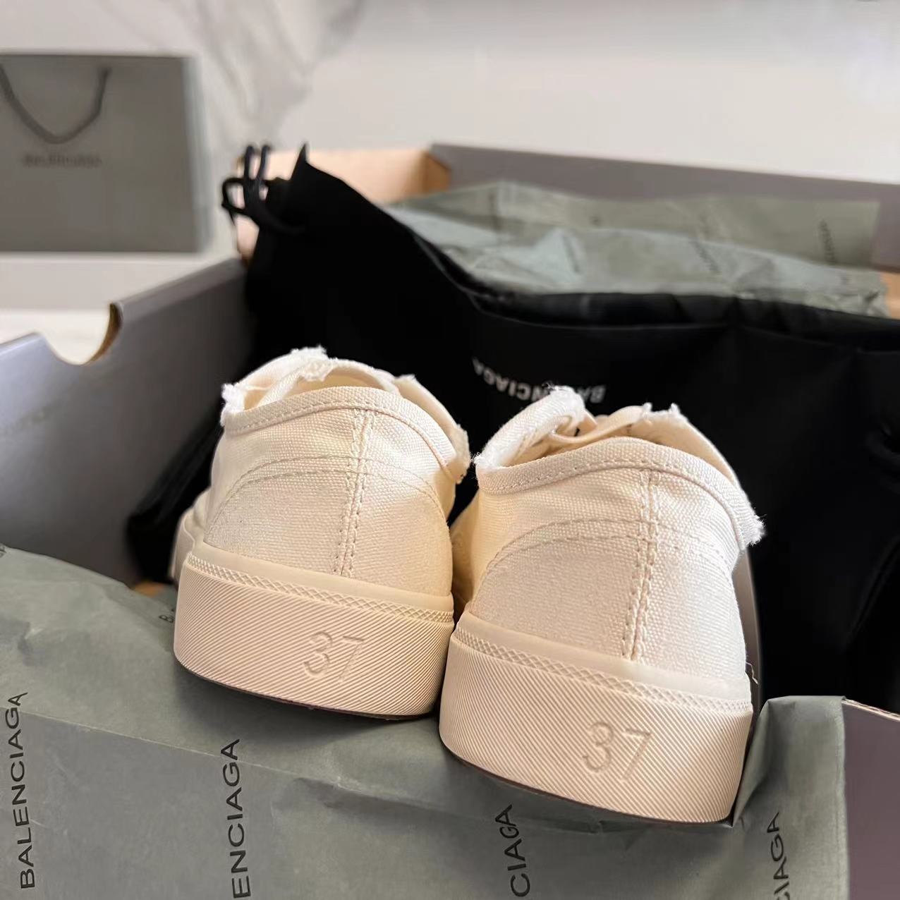 Balenciaga Paris Low Top Sneaker In White  - DesignerGu