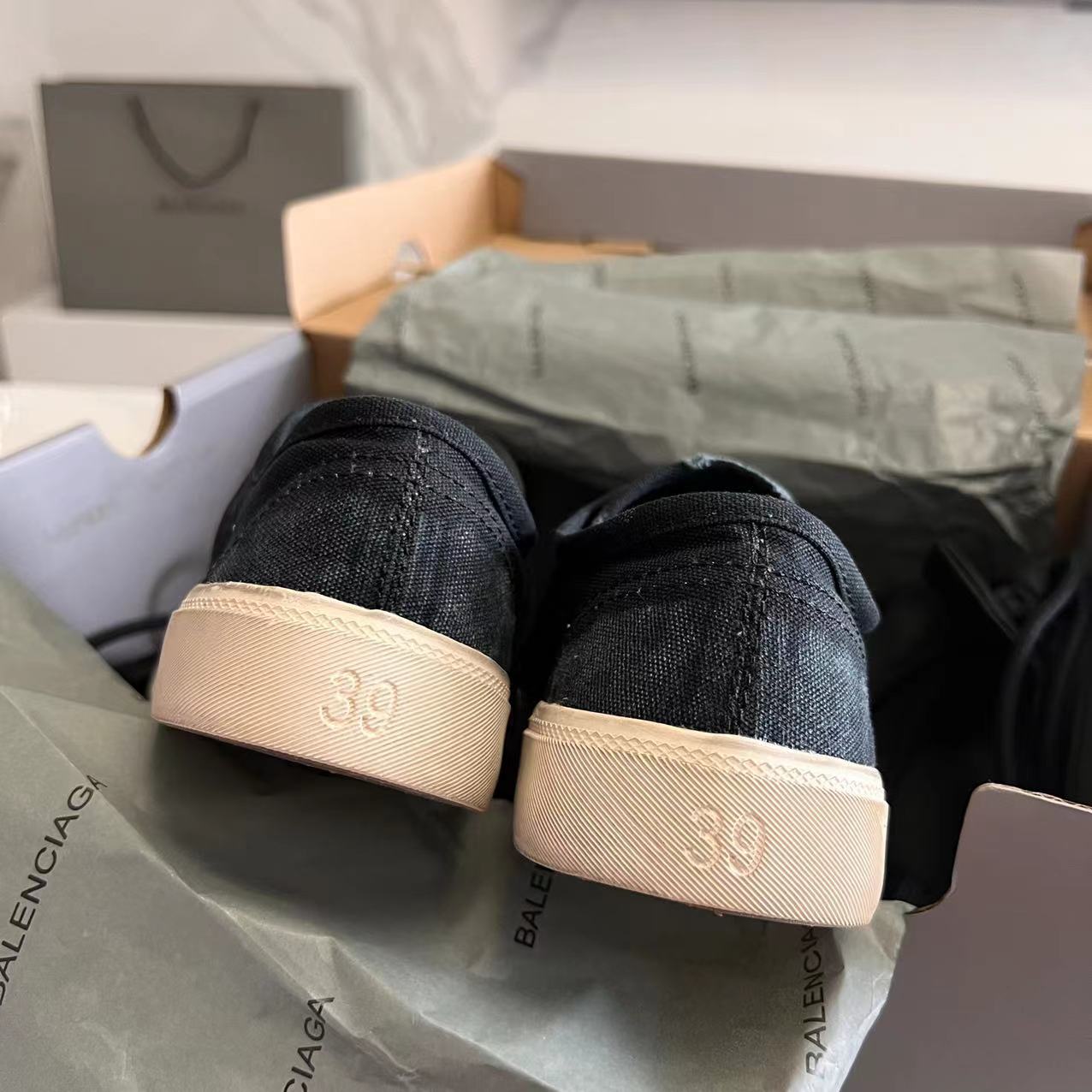 Balenciaga Paris Low Top Sneaker In Black  - DesignerGu