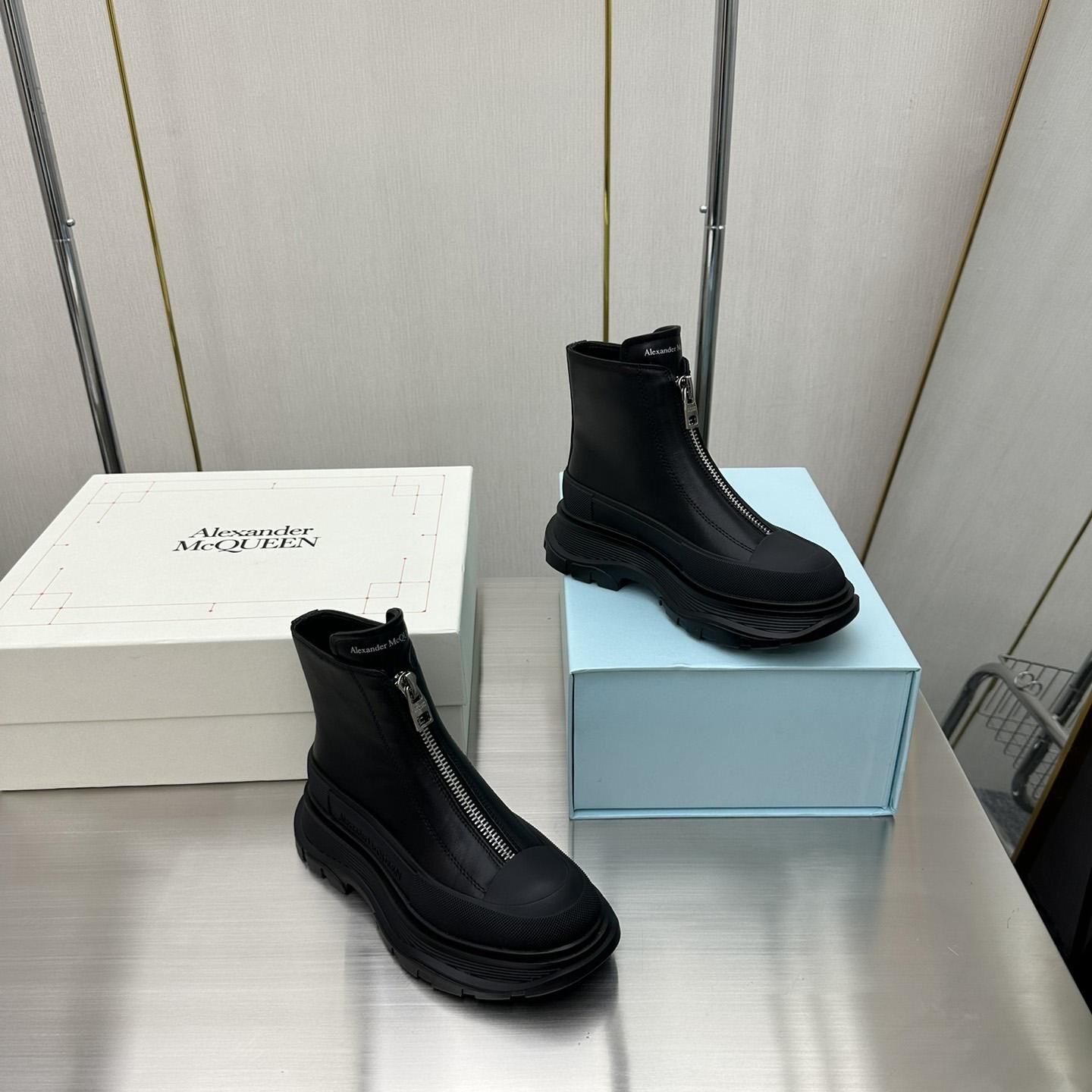 Alexander Mqueen Tread Slick Zip Boot In Black - DesignerGu