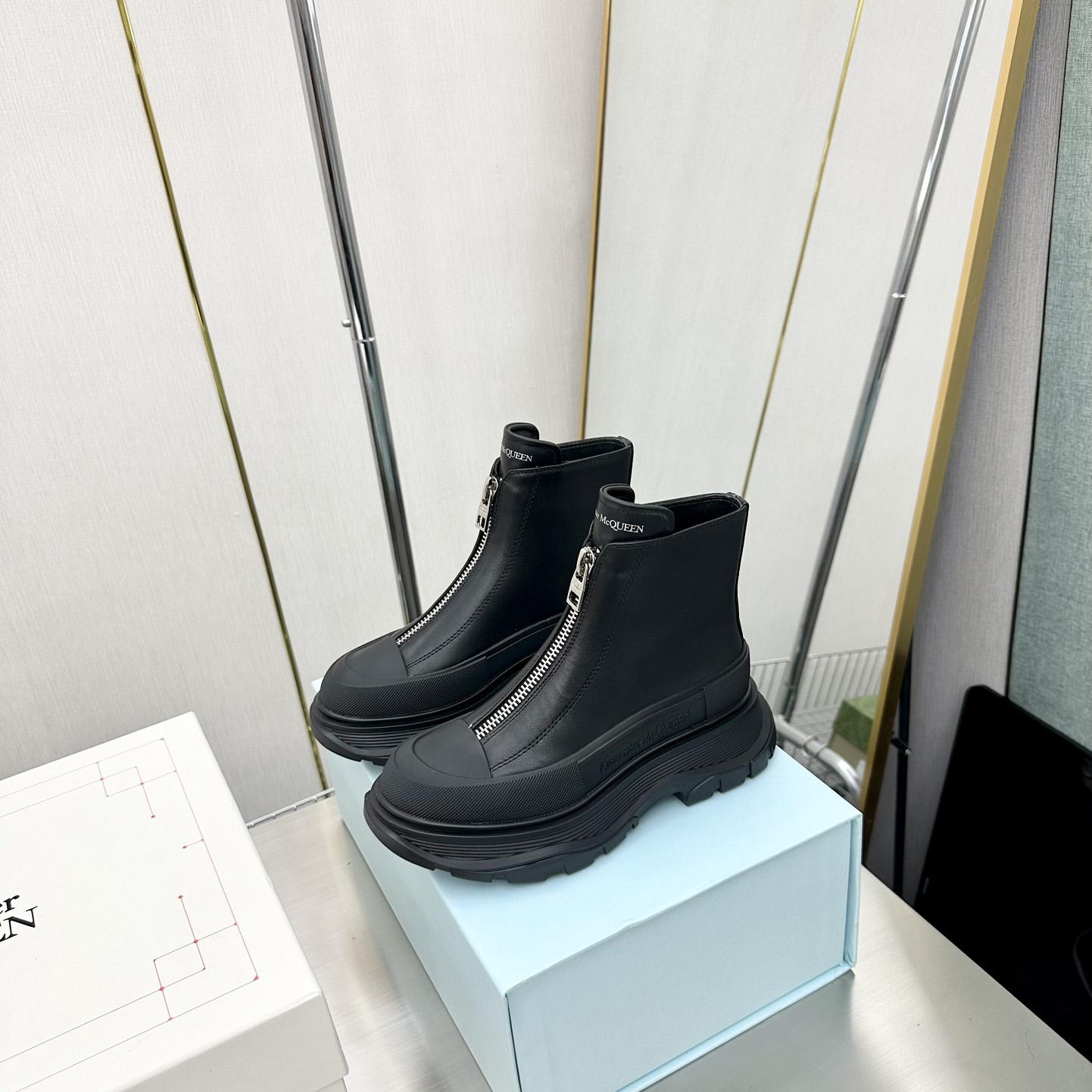 Alexander Mqueen Tread Slick Zip Boot In Black - DesignerGu