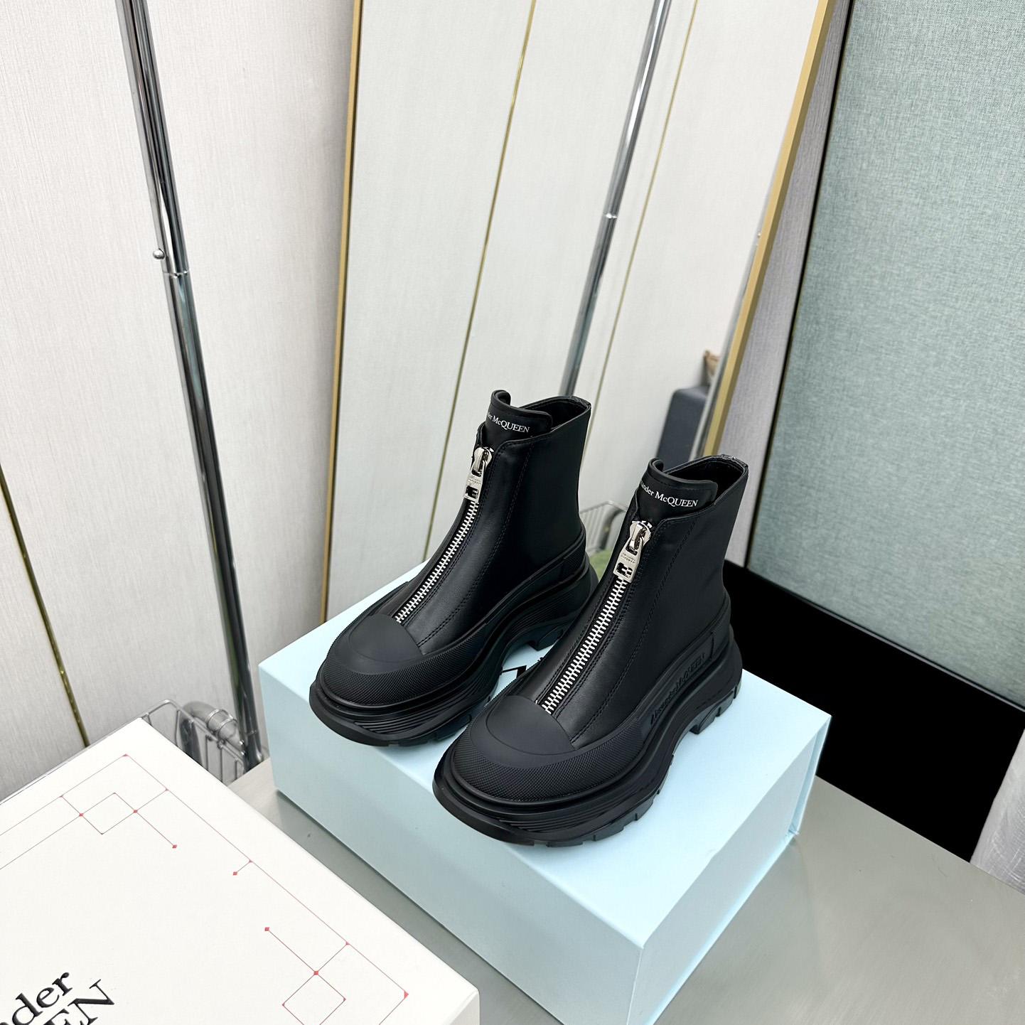 Alexander Mqueen Tread Slick Zip Boot In Black - DesignerGu