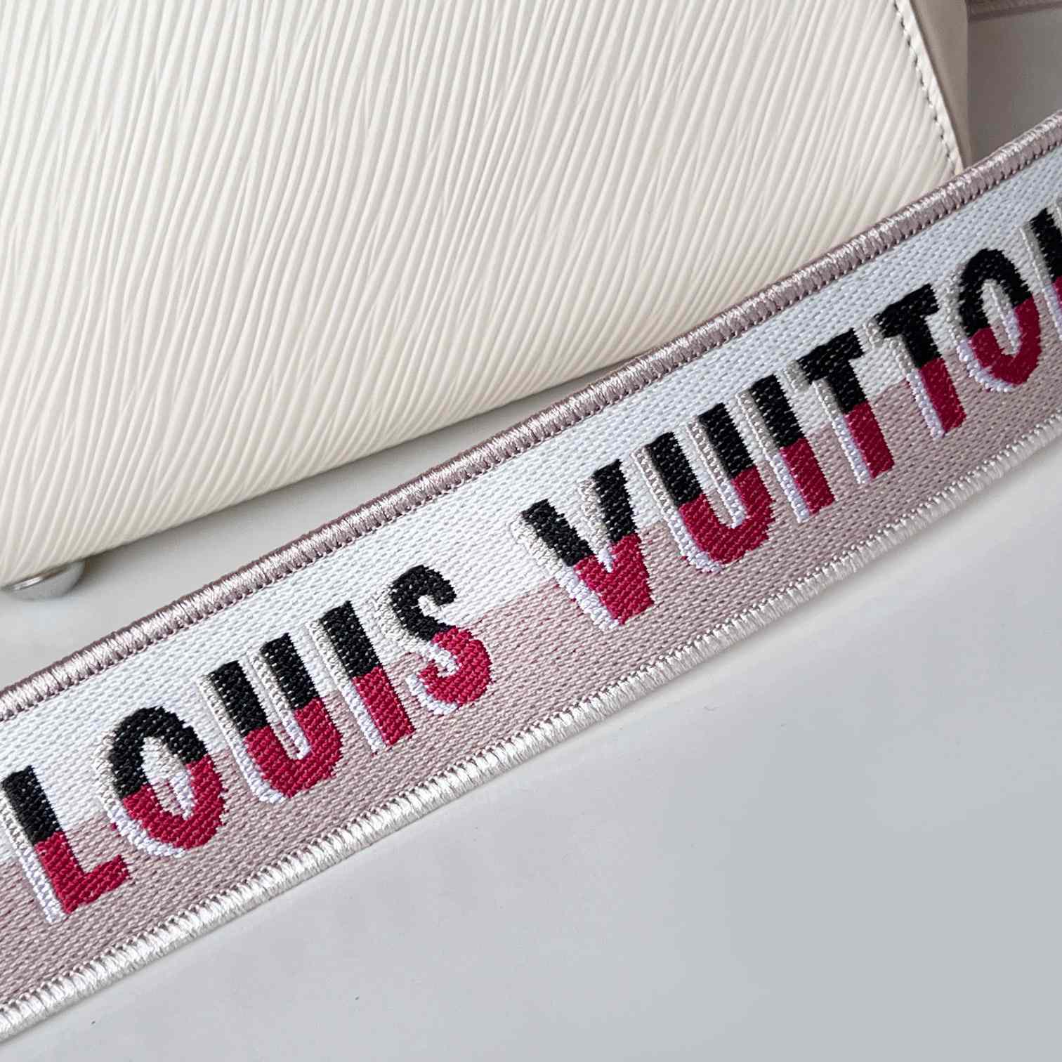 Louis Vuitton Cluny Mini (20 x 16 x 7.5cm)M58928 - DesignerGu