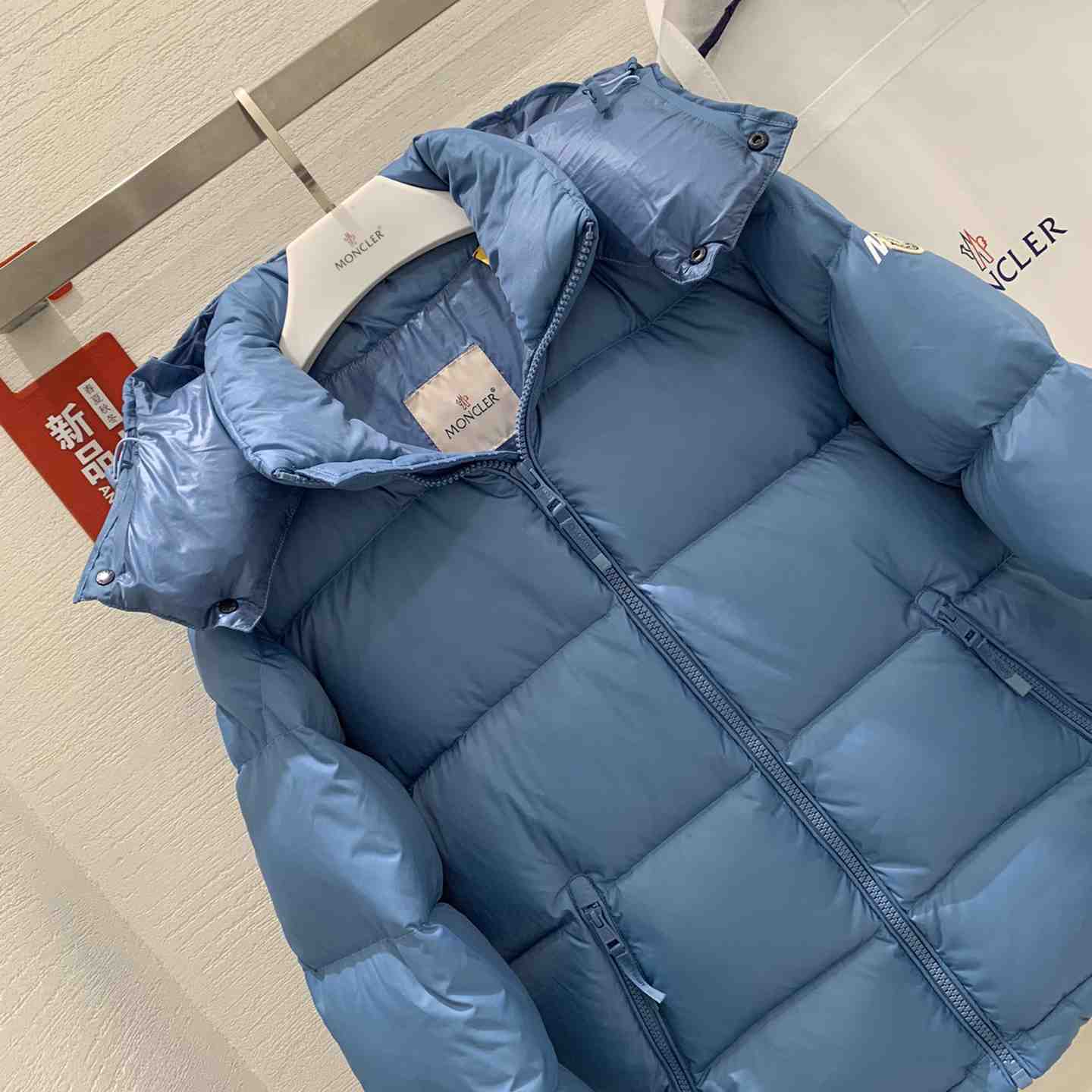 Moncler Acanthus Short Down Jacket - DesignerGu