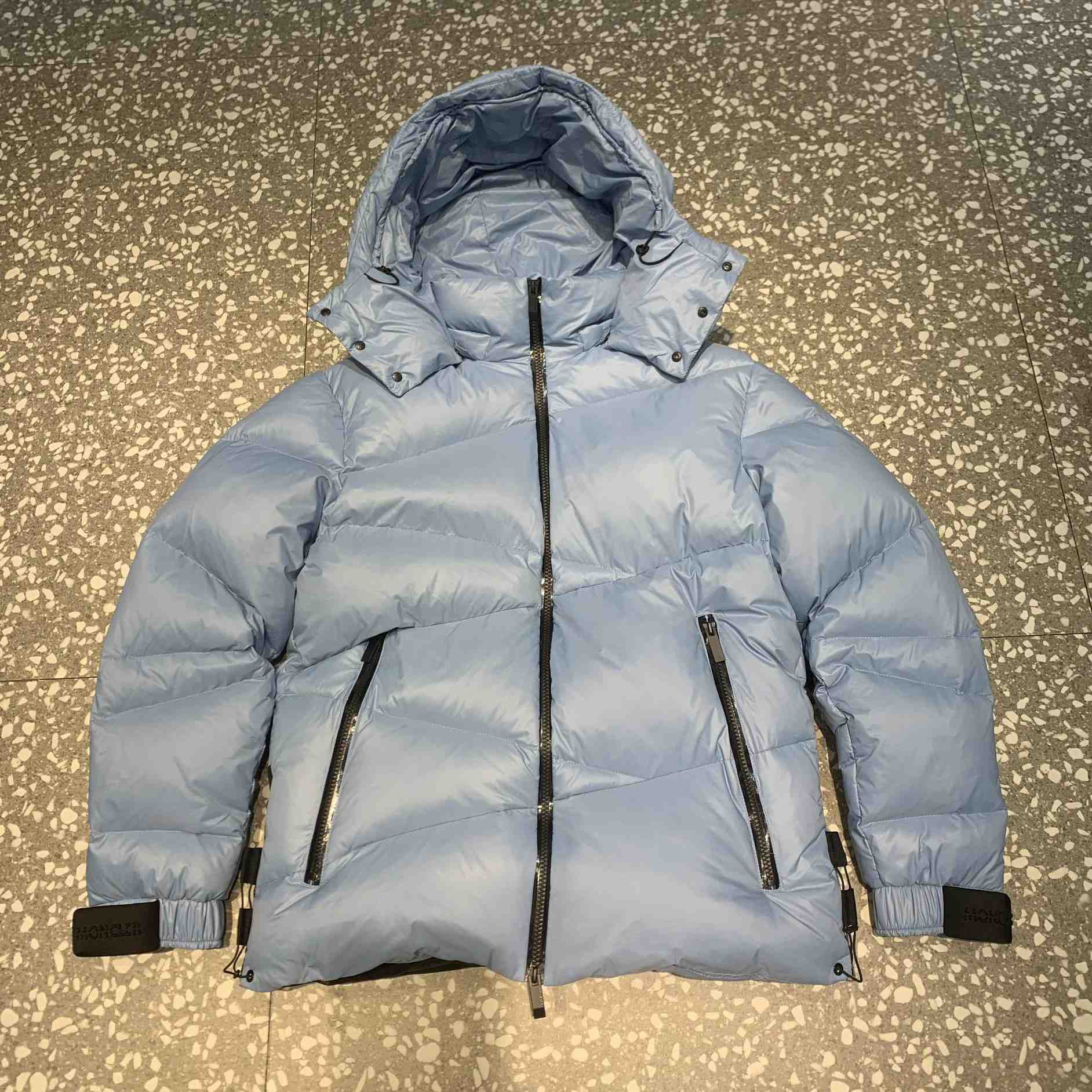 Moncler Yonne Short Down Jacket - DesignerGu