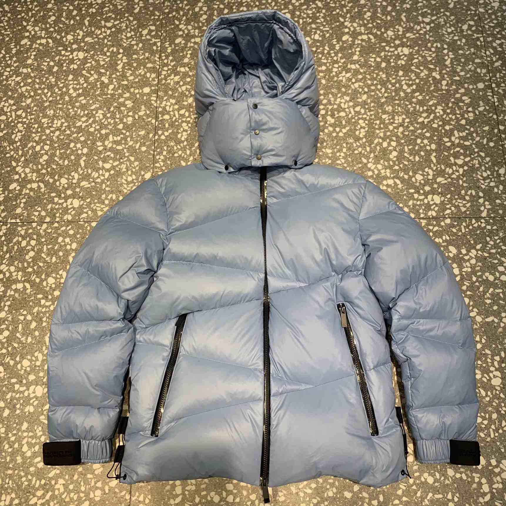 Moncler Yonne Short Down Jacket - DesignerGu