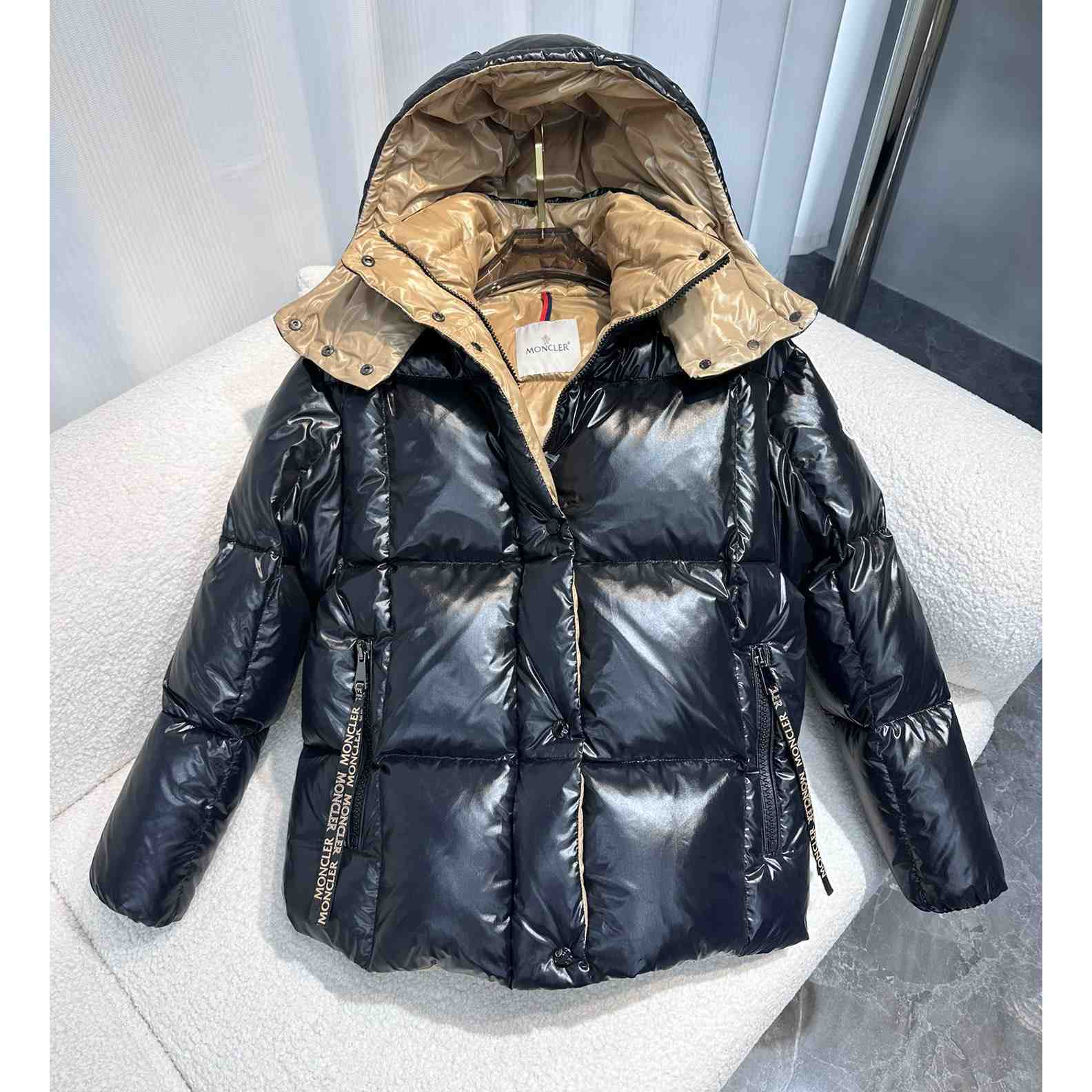 Moncler Parana Short Down Jacket - DesignerGu