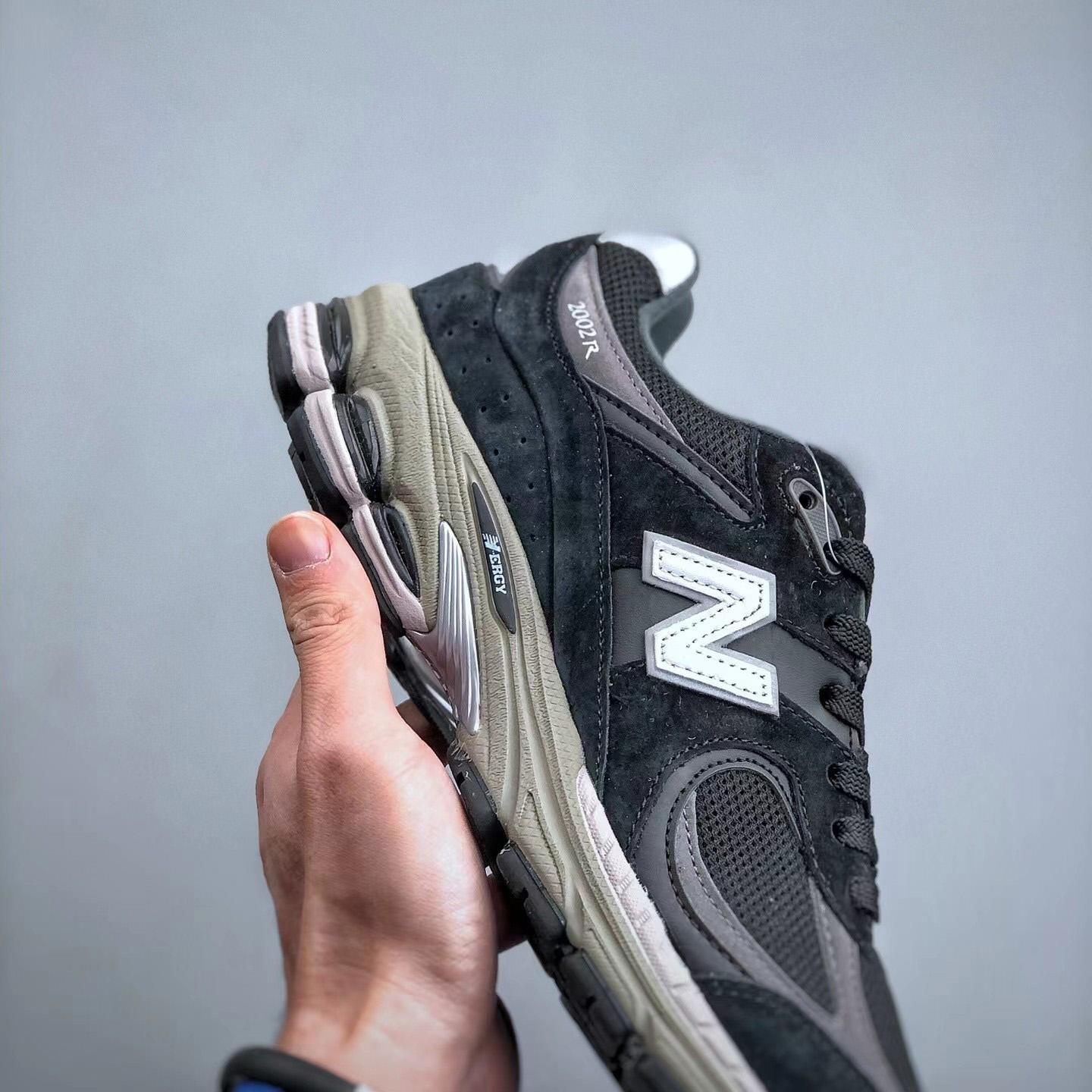 New Balance 2002R Trainers - DesignerGu