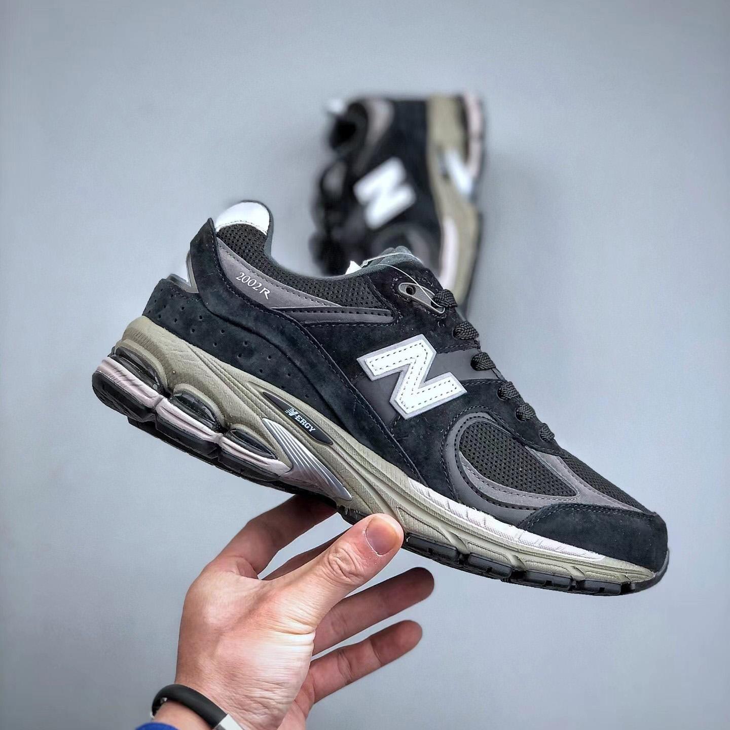 New Balance 2002R Trainers - DesignerGu