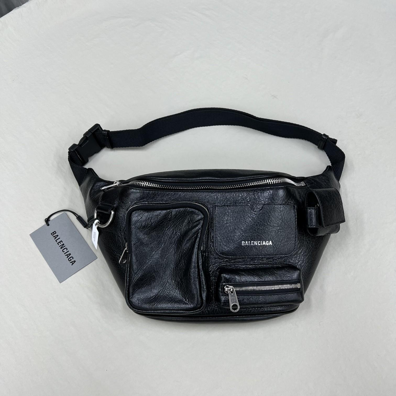 Balenciaga Superbusy Beltpack In Black - DesignerGu