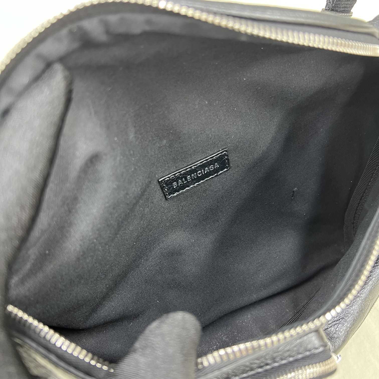 Balenciaga Superbusy Beltpack In Black - DesignerGu