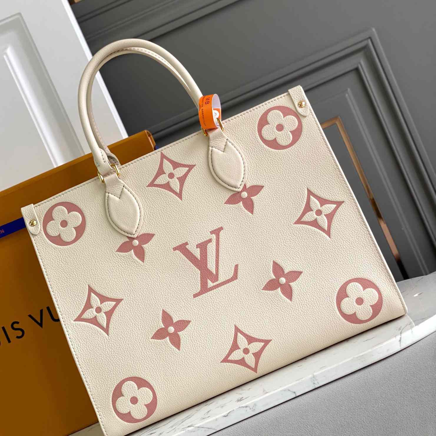 Louis Vuitton OnTheGo MM (35x27x14CM)  M21575 - DesignerGu