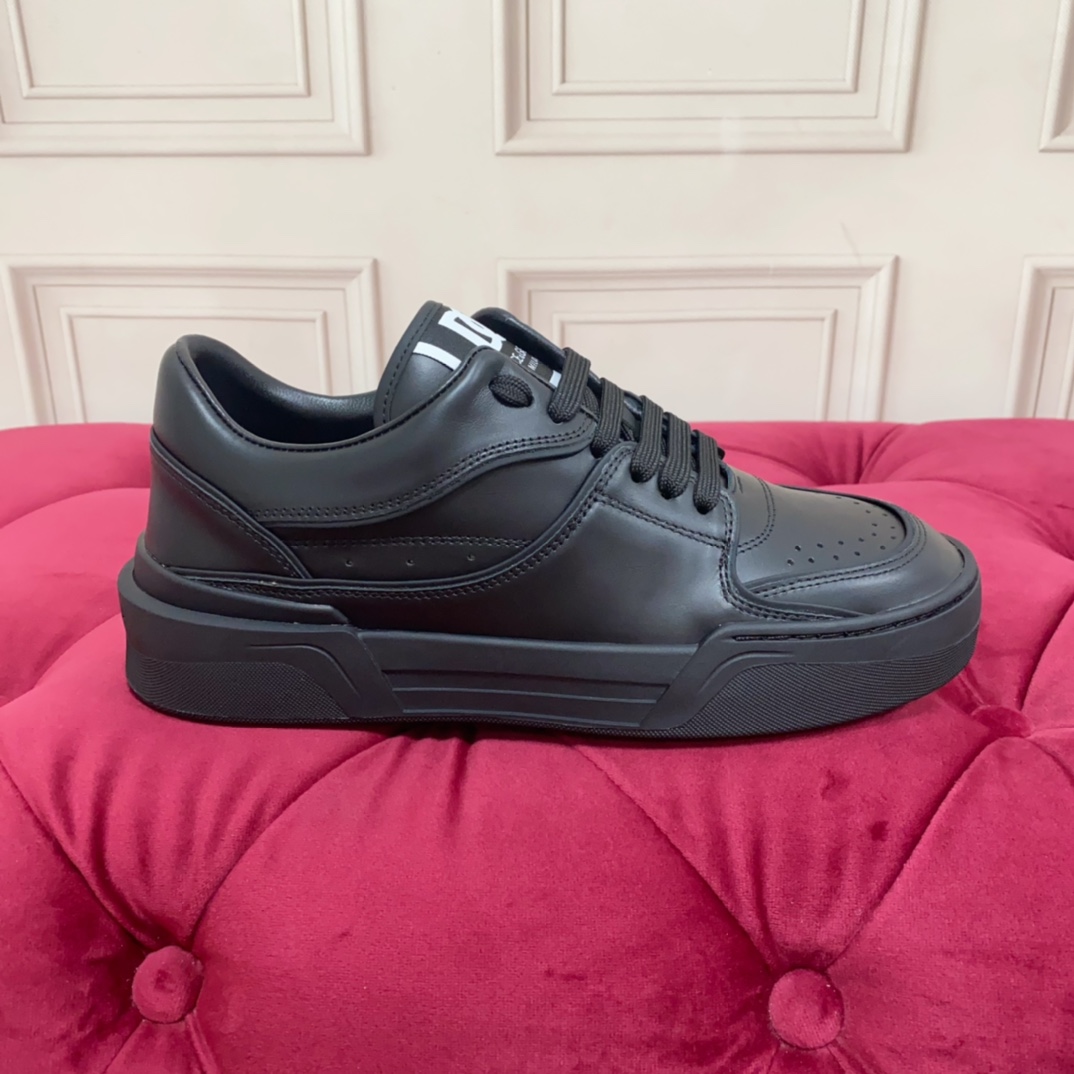 Dolce & Gabbana Black Roma Sneakers - DesignerGu