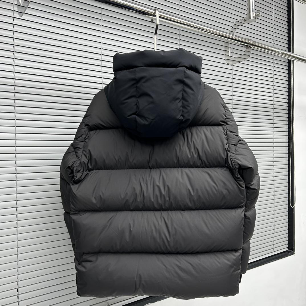 Moncler Maderia Logo-embossed Padded Jacket - DesignerGu