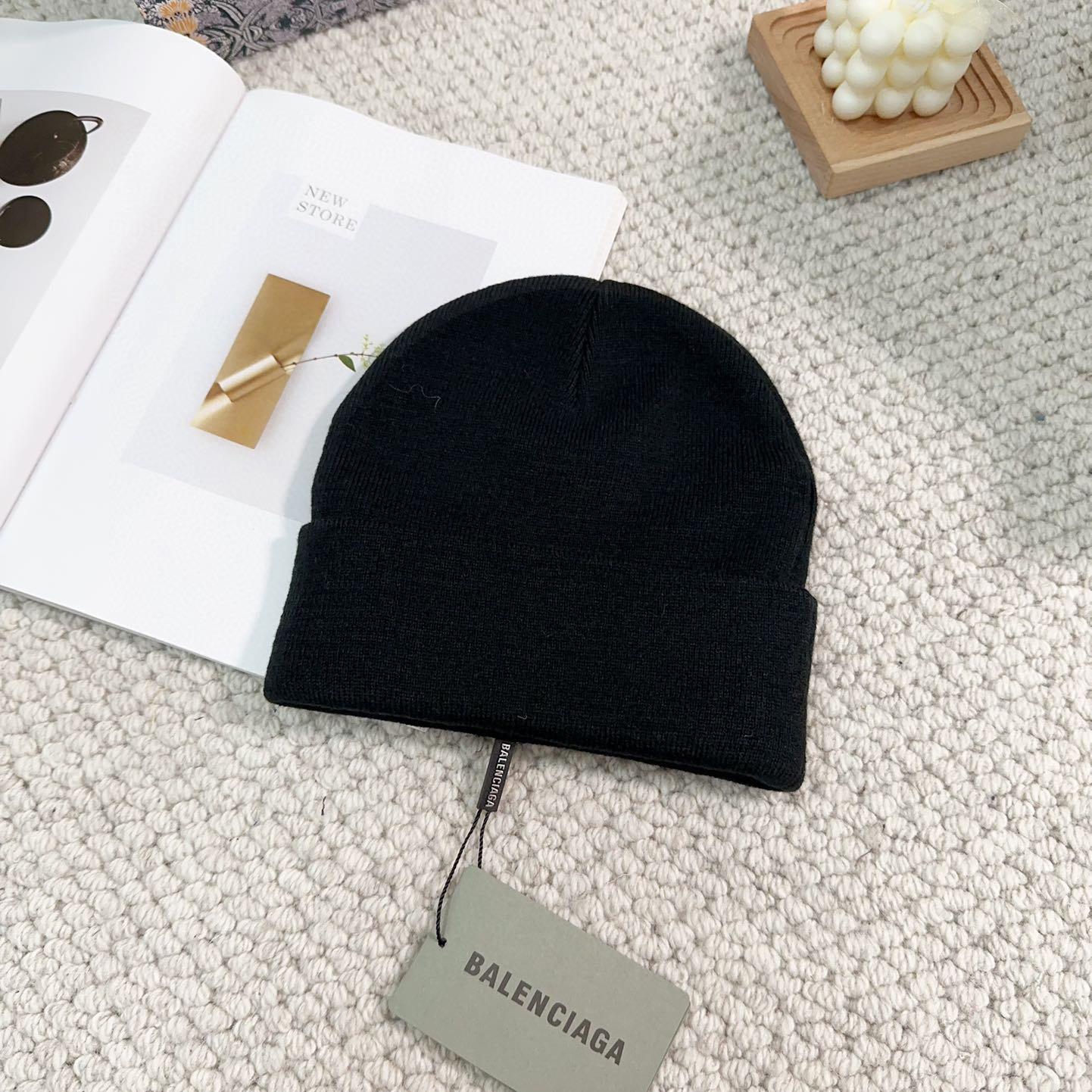 Balenciaga Sports Icon Beanie - DesignerGu