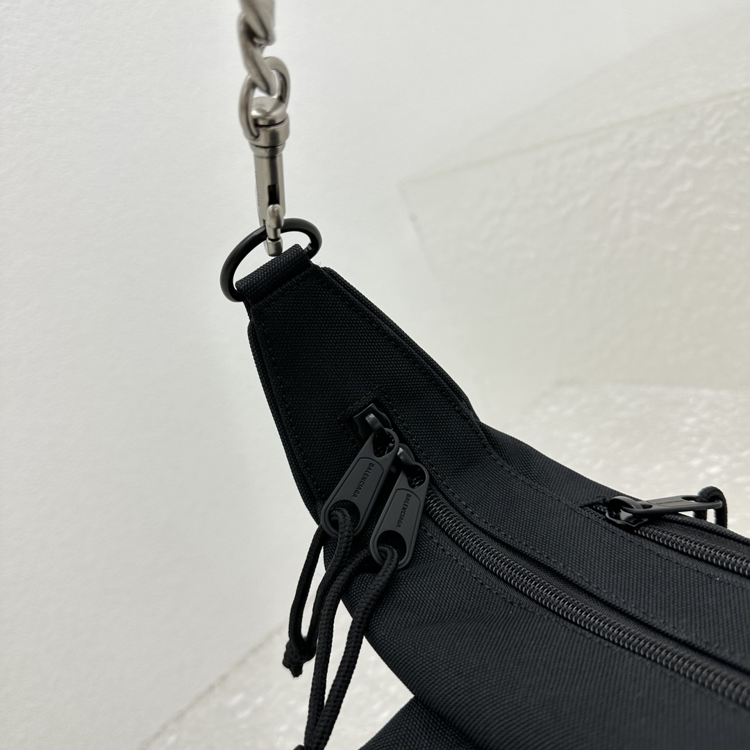 Balenciaga Raver Medium Bag With Chain In Black - DesignerGu