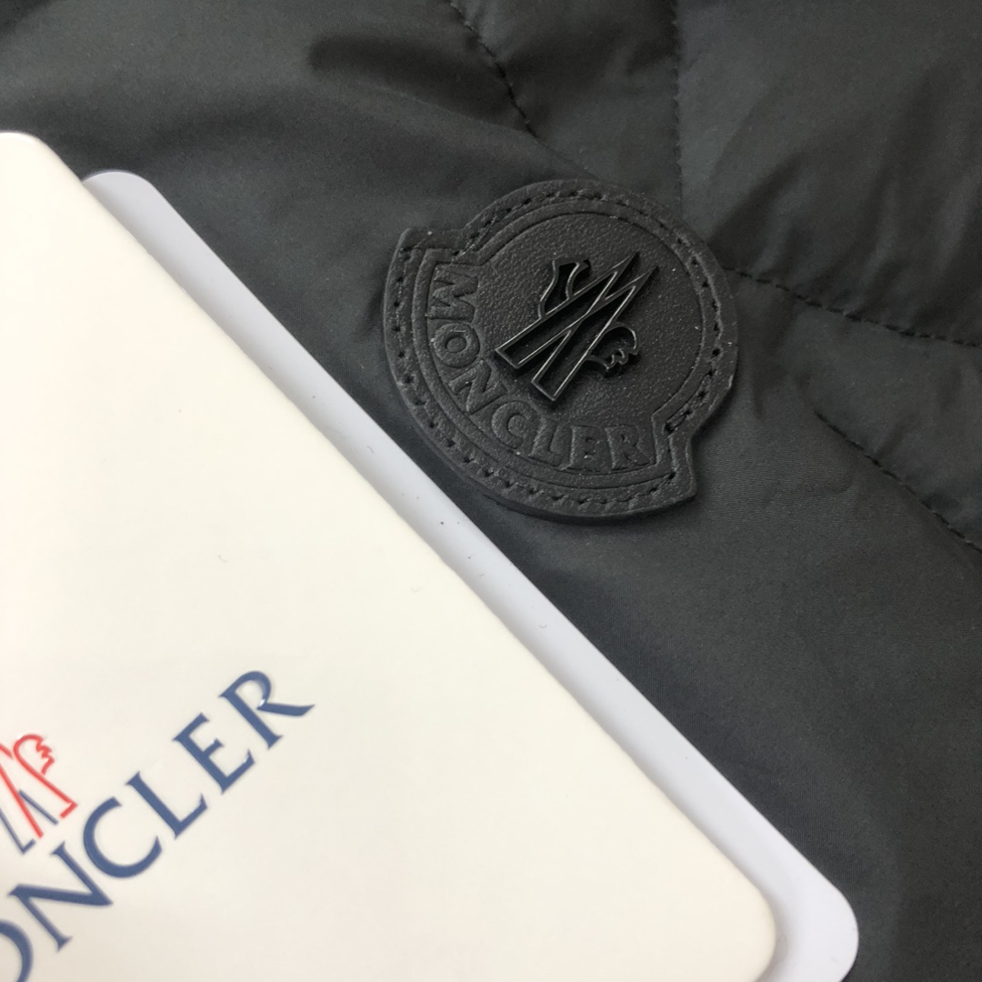 Moncler Besbre Short Down Jacket - DesignerGu