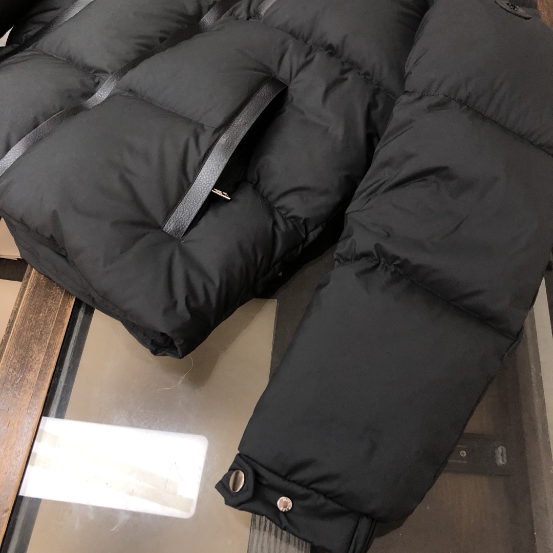 Moncler Besbre Short Down Jacket - DesignerGu