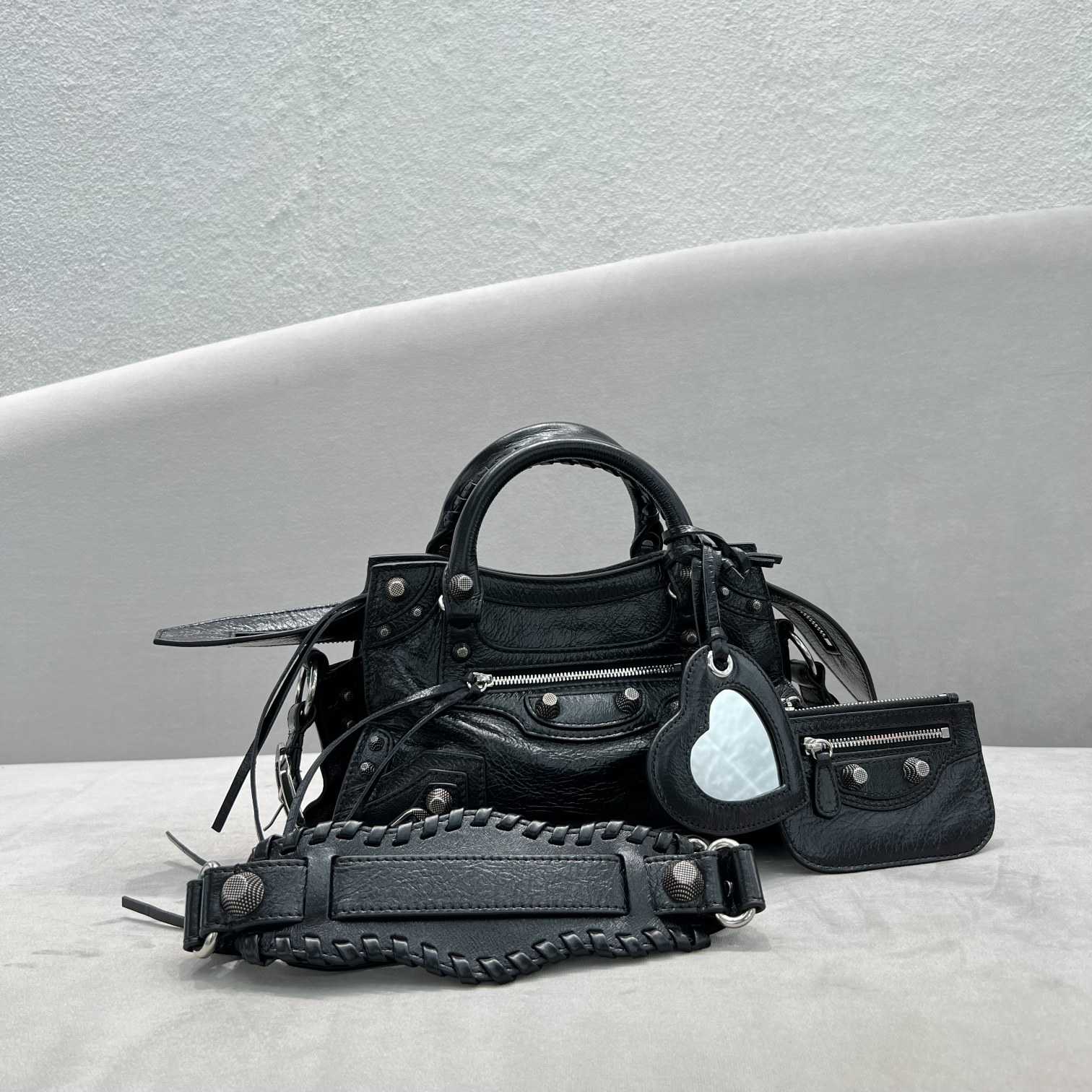 Balenciaga Neo Cagole Xs Shoulder Bag (26x13x18cm) - DesignerGu