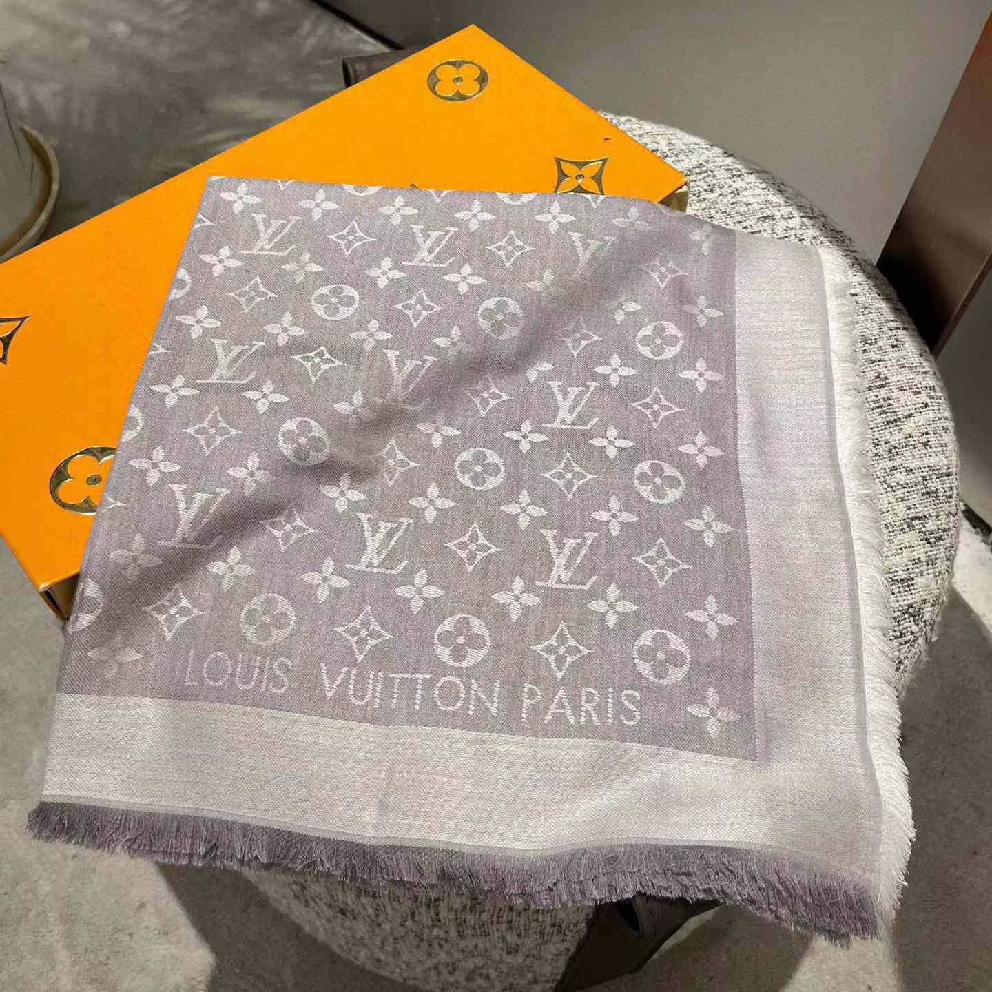 Louis Vuitton Monogram Classic Shawl - DesignerGu