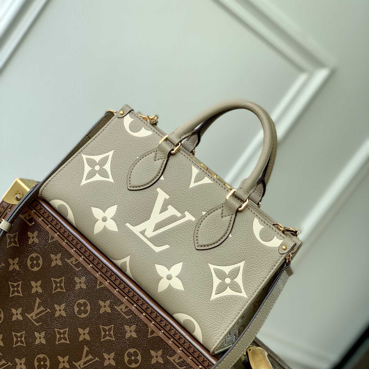 Louis Vuitton OnTheGo East West  (25-13-10 cm) M23641 - DesignerGu