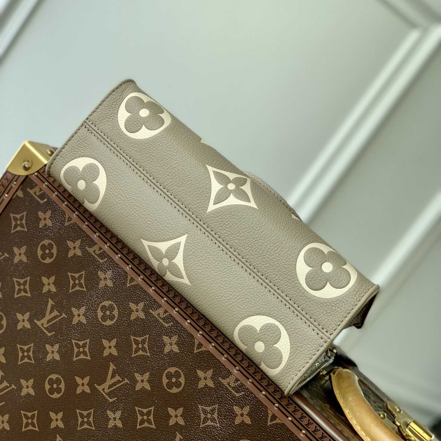 Louis Vuitton OnTheGo East West  (25-13-10 cm) M23641 - DesignerGu