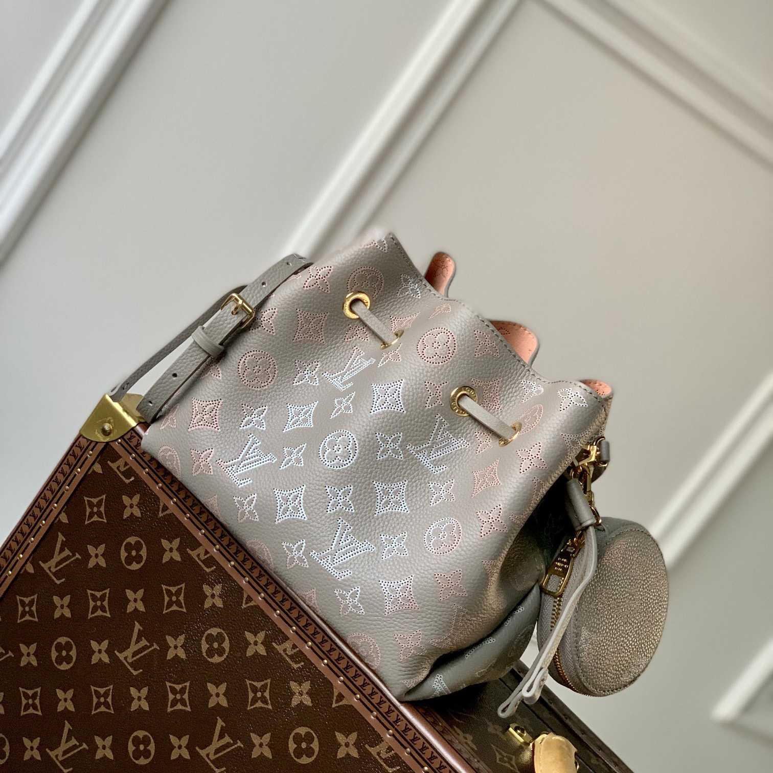 Louis Vuitton Bella (19×22×14cm)  M23388 - DesignerGu