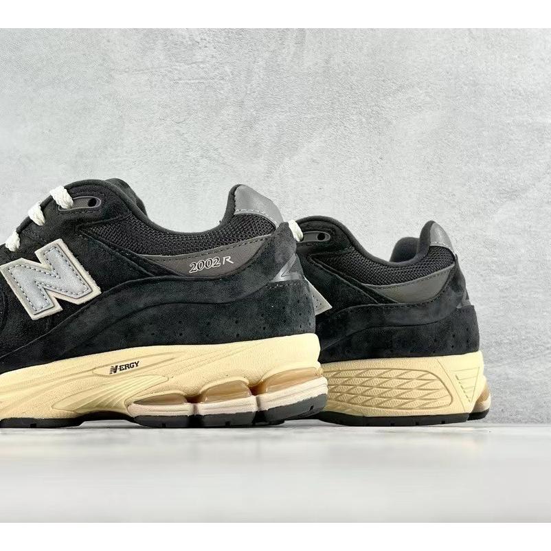 New Balance 2002R Sneakers    ML2002RHO - DesignerGu