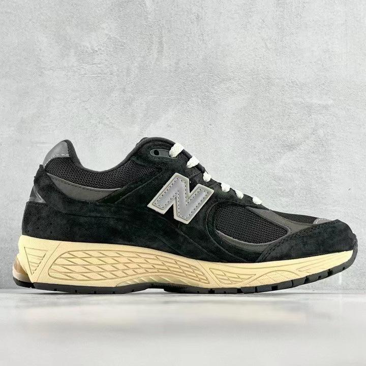 New Balance 2002R Sneakers    ML2002RHO - DesignerGu