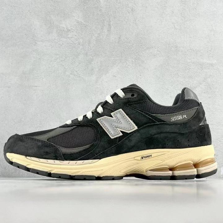 New Balance 2002R Sneakers    ML2002RHO - DesignerGu