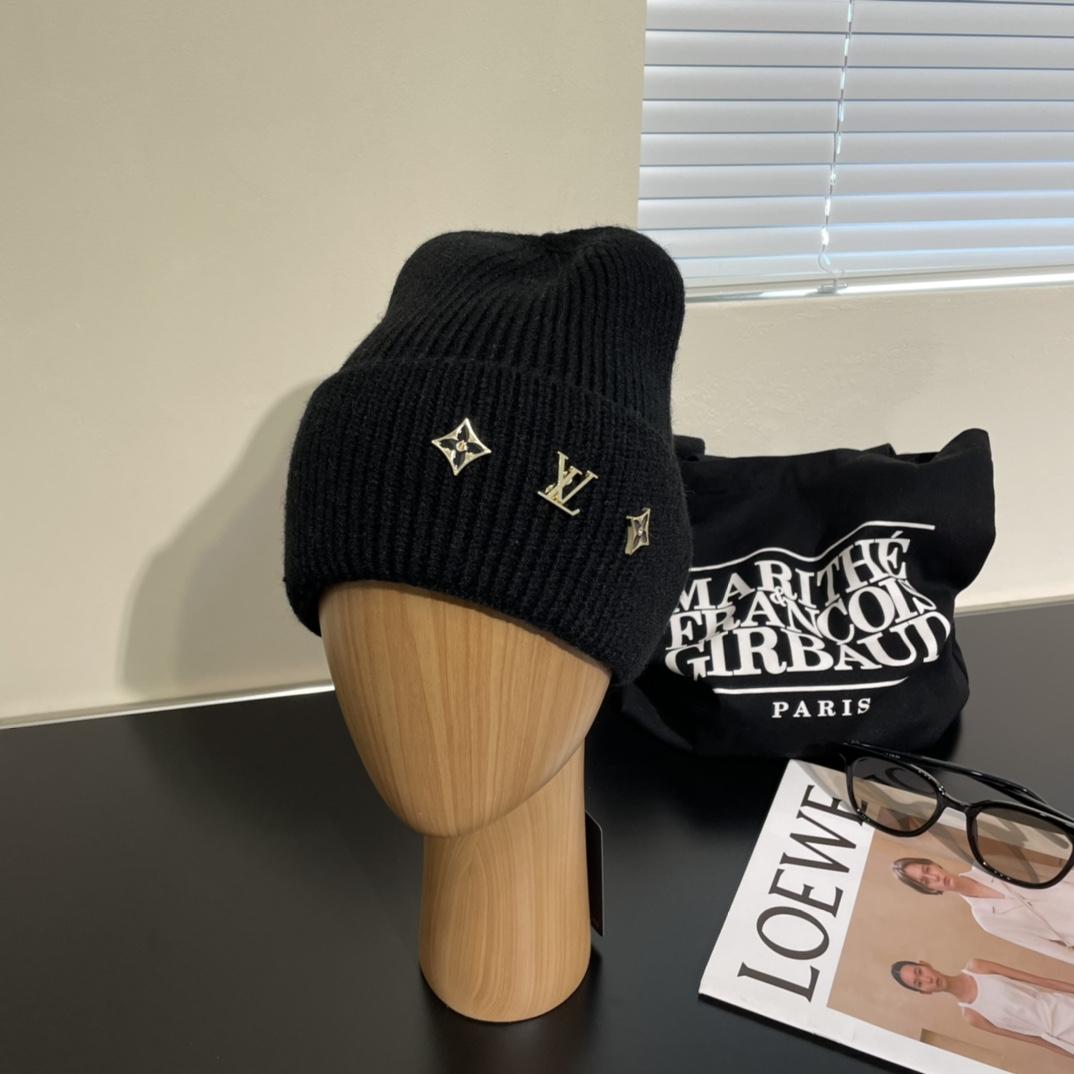 Louis Vuitton LV Beanie     - DesignerGu