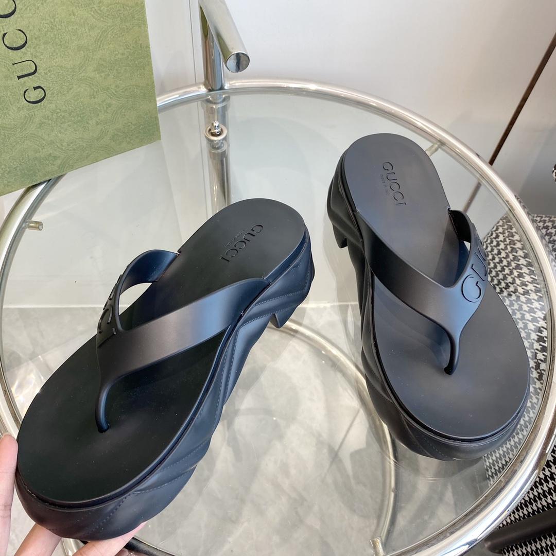 Gucci Rubber Thong Sandals - DesignerGu