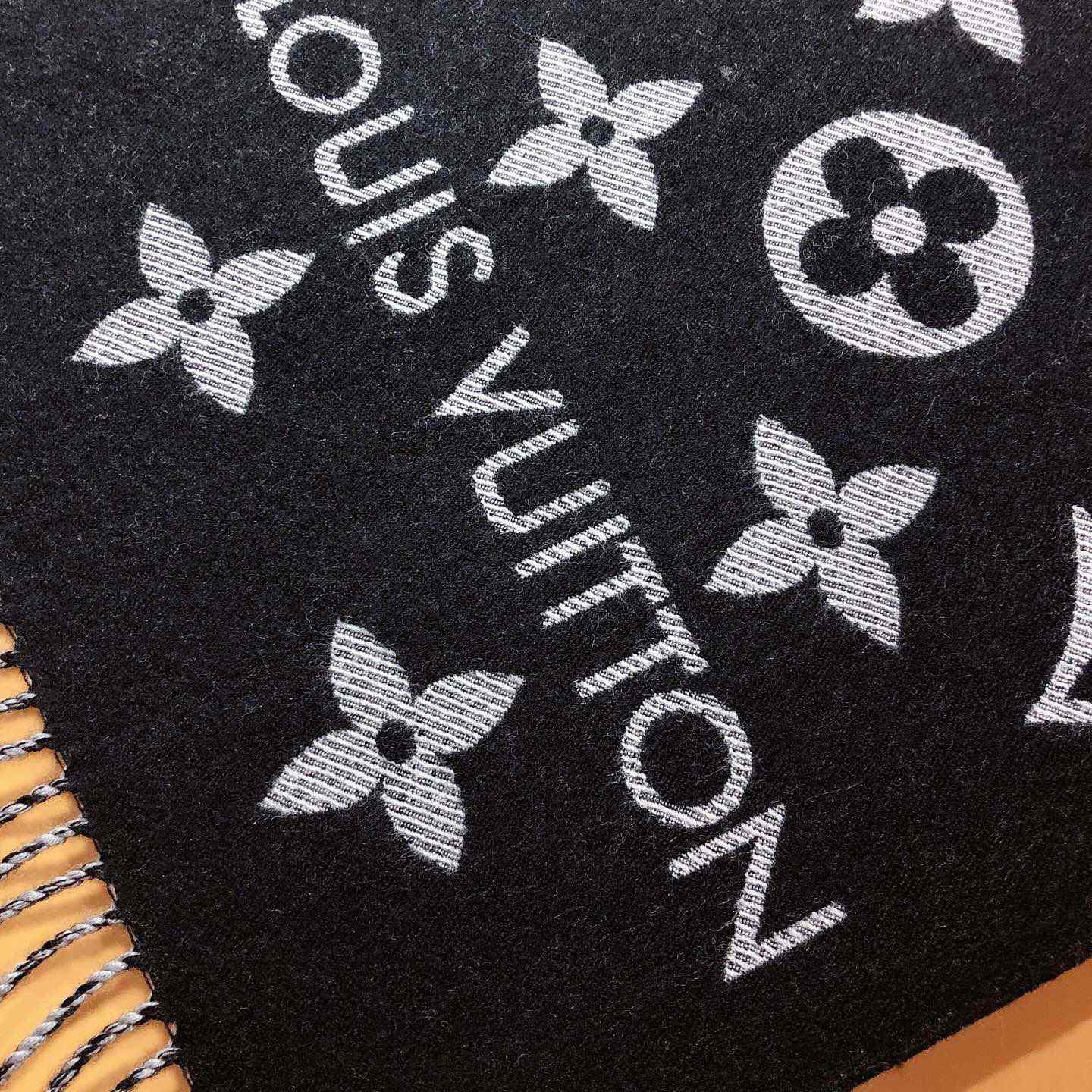 Louis Vuitton LV Essential Scarf - DesignerGu