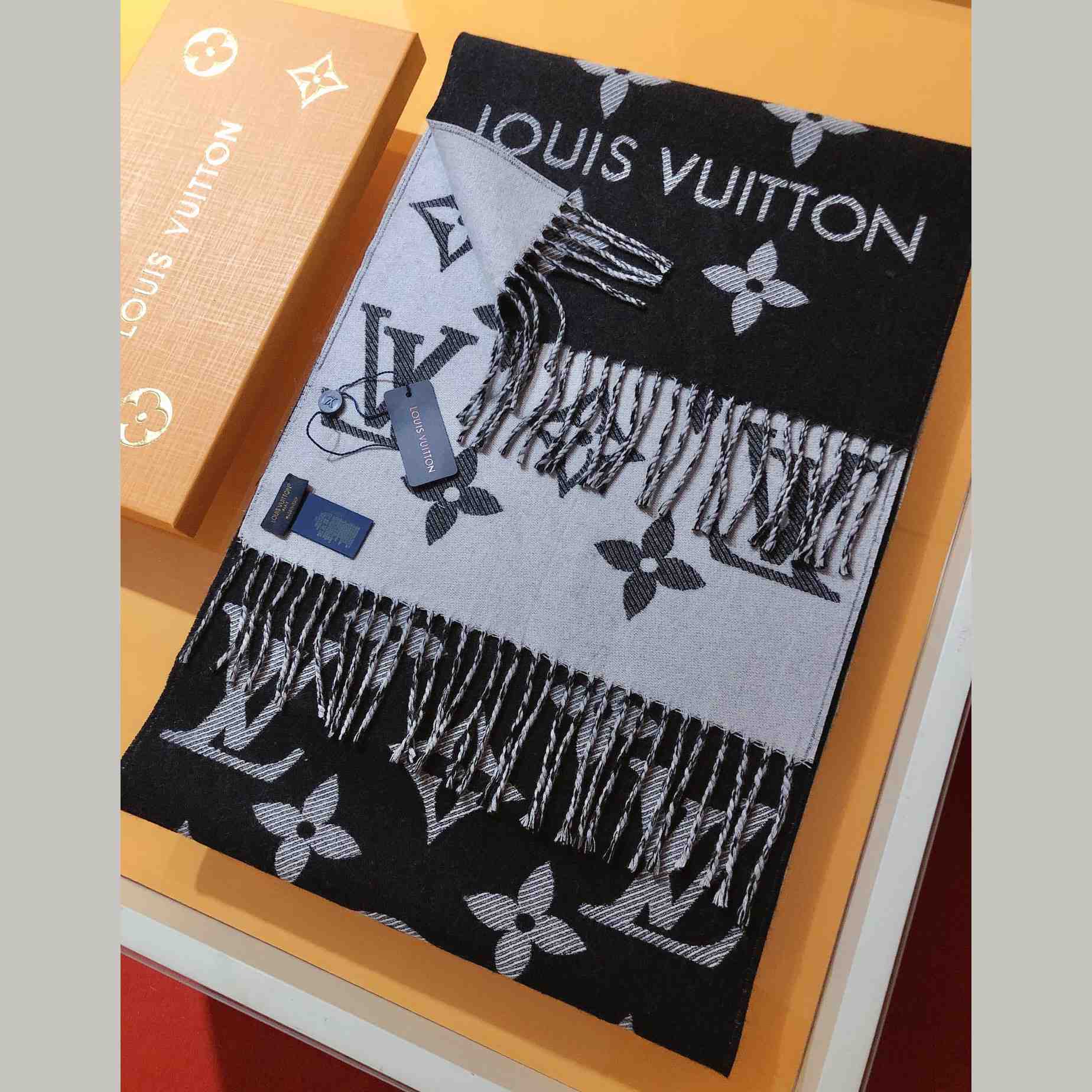 Louis Vuitton LV Essential Scarf - DesignerGu