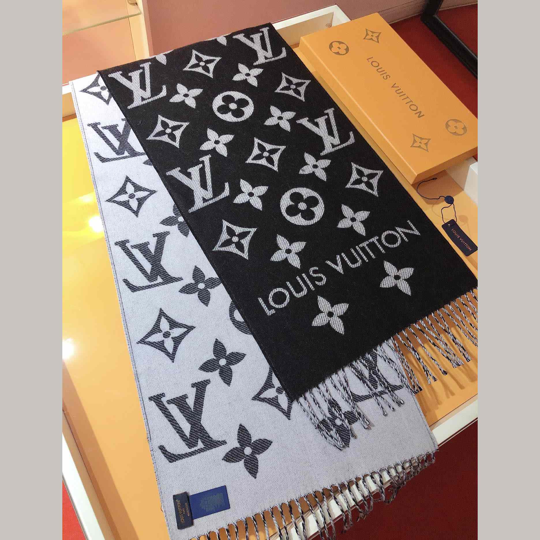 Louis Vuitton LV Essential Scarf - DesignerGu