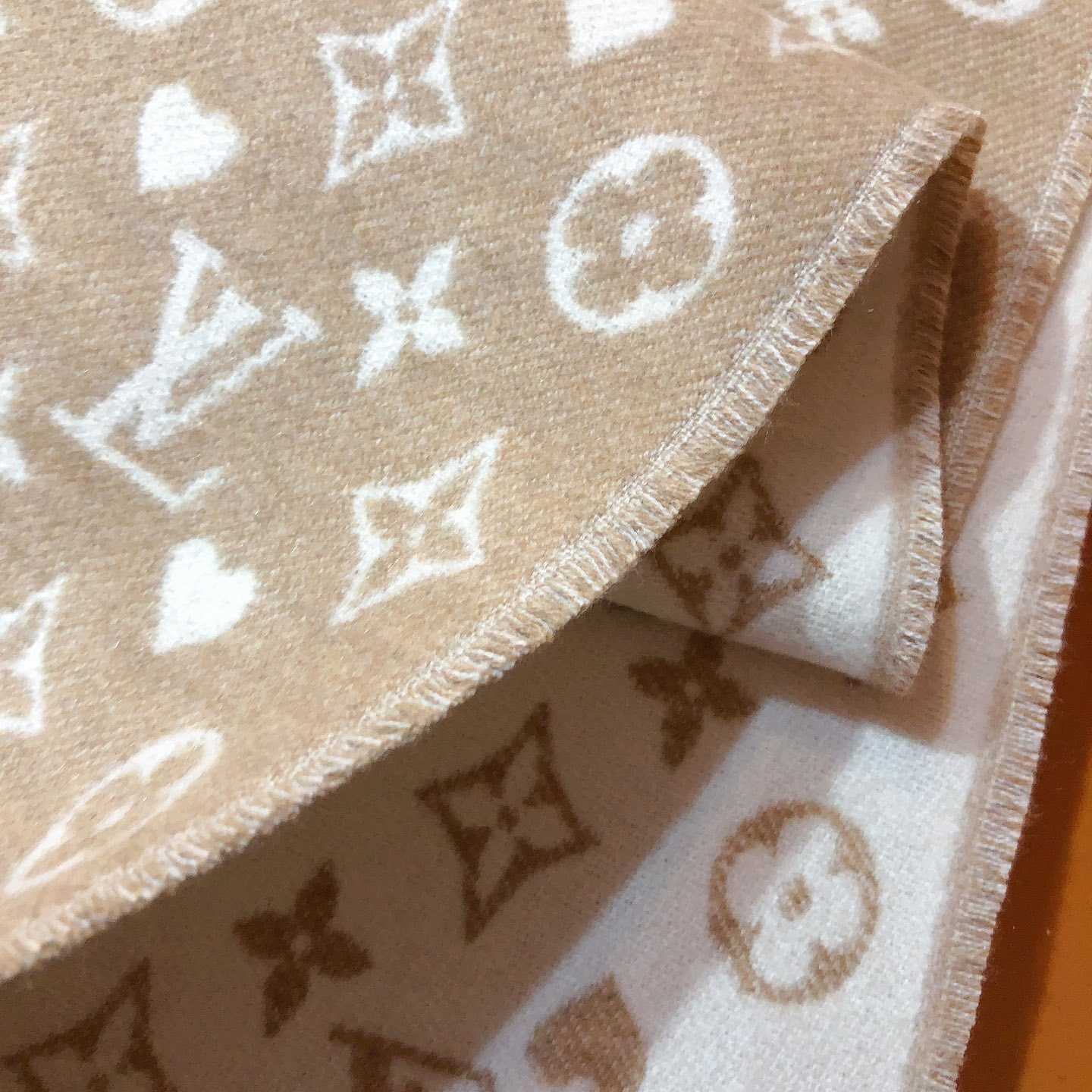 Louis Vuitton LV Scarf - DesignerGu