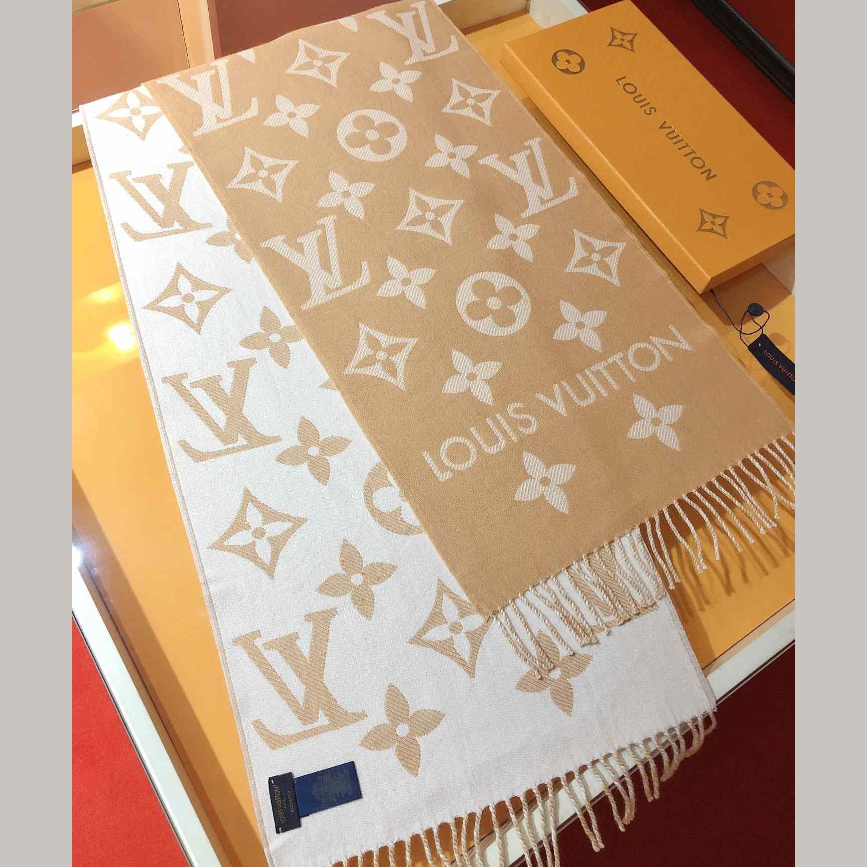 Louis Vuitton LV Essential Scarf - DesignerGu