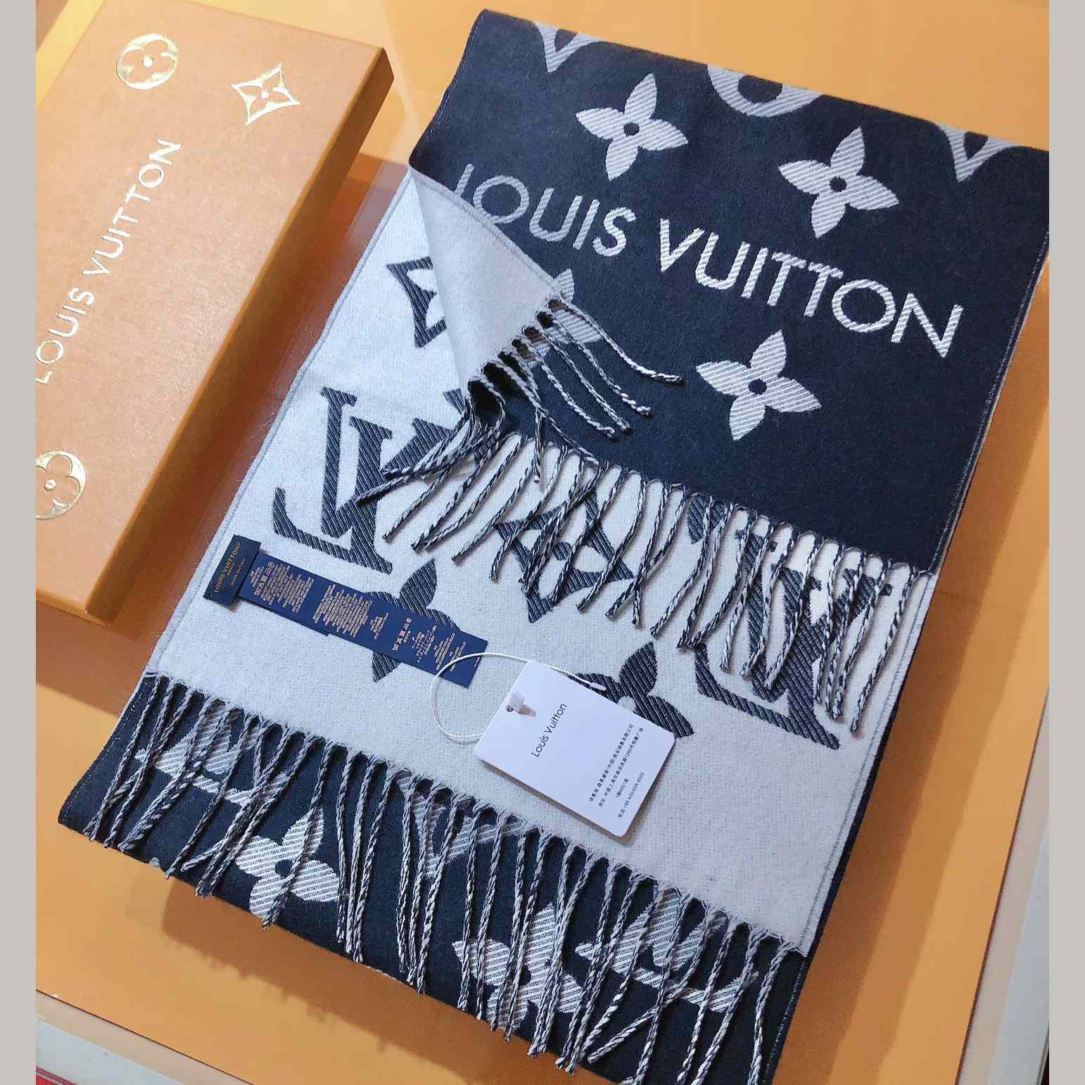 Louis Vuitton LV Essential Scarf - DesignerGu