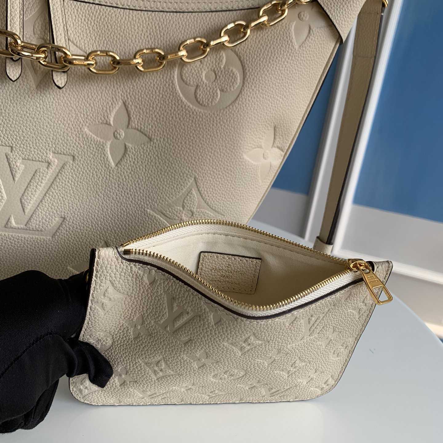 Louis Vuitton Loop Hobo          M46739 - DesignerGu