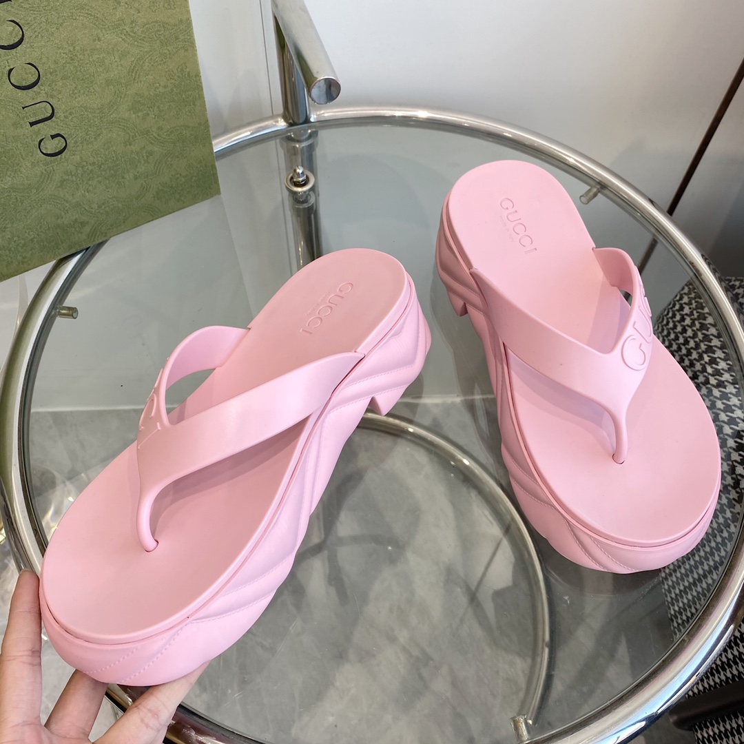 Gucci Rubber Thong Sandals - DesignerGu