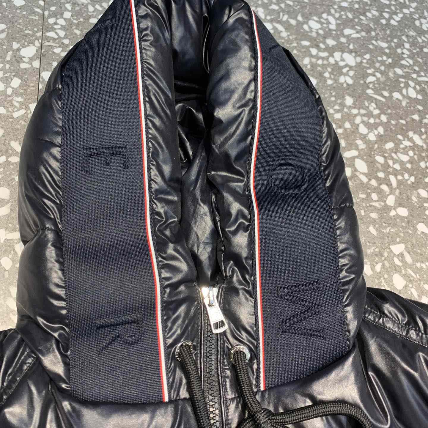 Moncler Pavin Short Down Jacket - DesignerGu