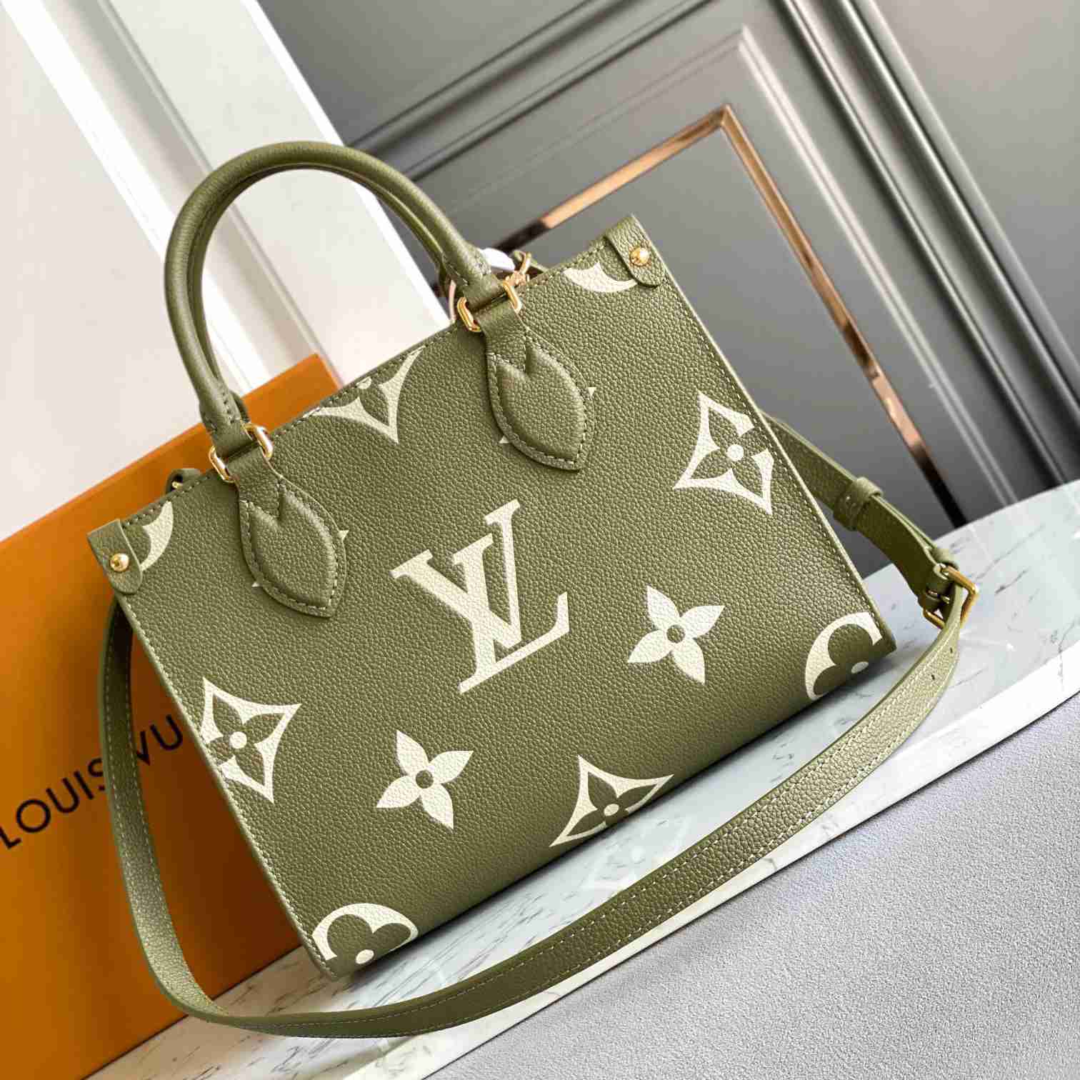 Louis Vuitton OnTheGo PM (25-19-11.5cm)  M46647 - DesignerGu