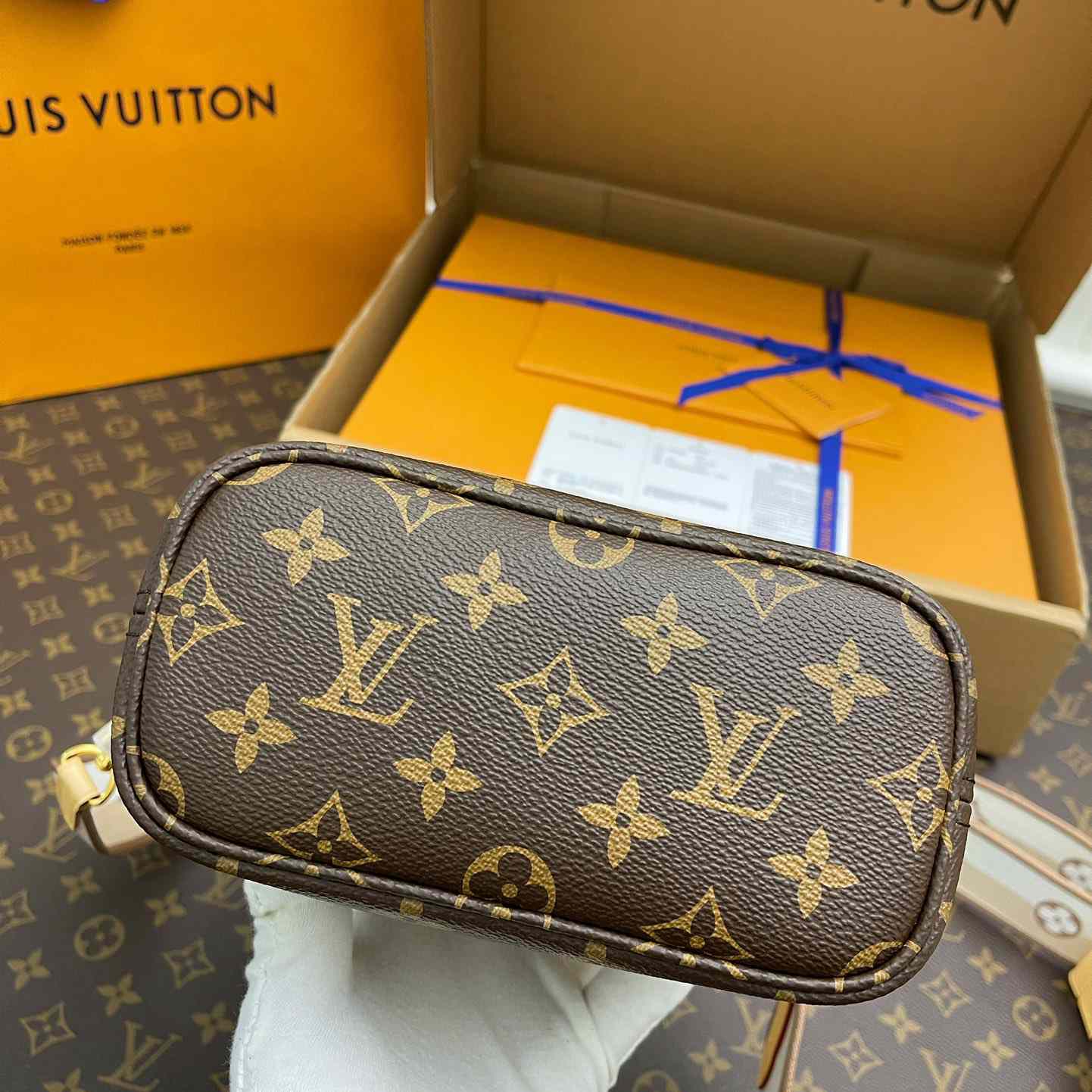 Louis Vuitton Neverfull BB   M46705 - DesignerGu