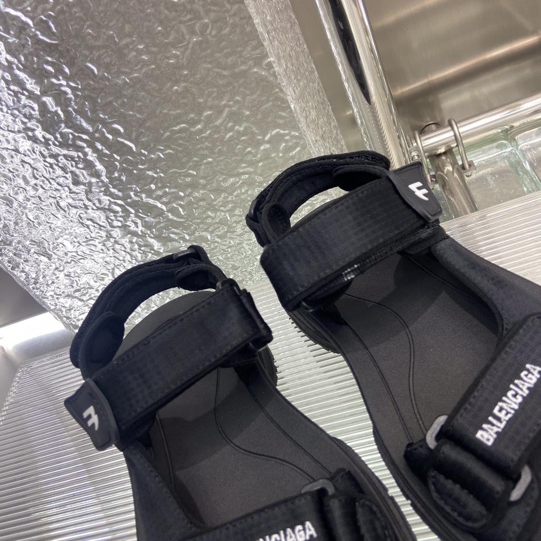 Balenciaga Tourist Sandal In Black - DesignerGu